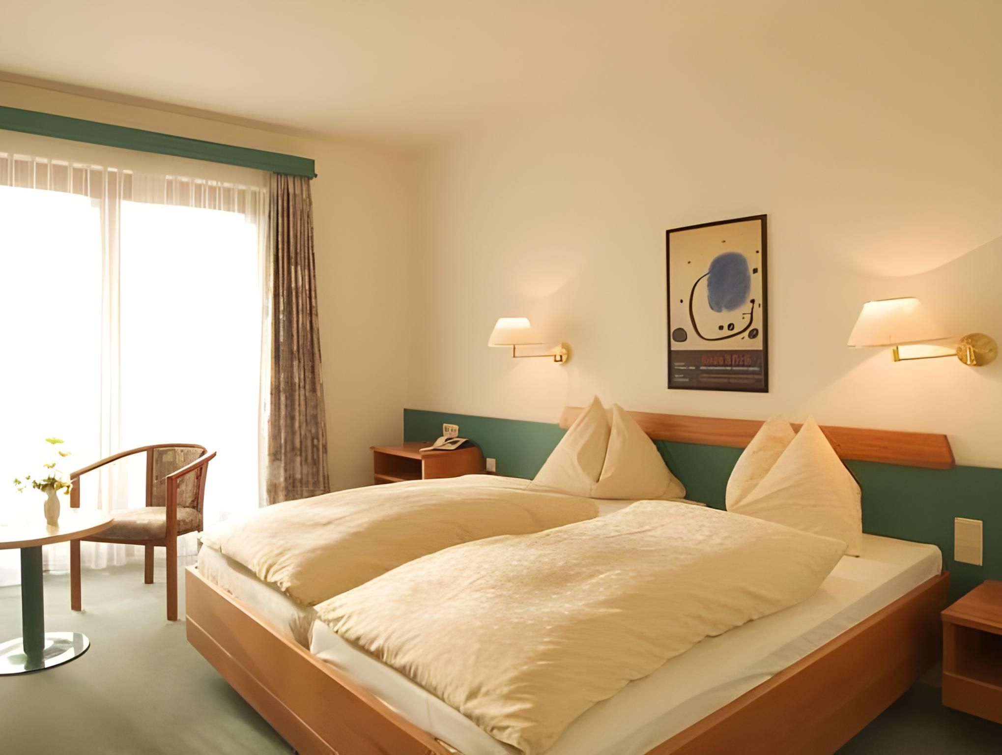 Standard Double Room with Balcony and Lake View