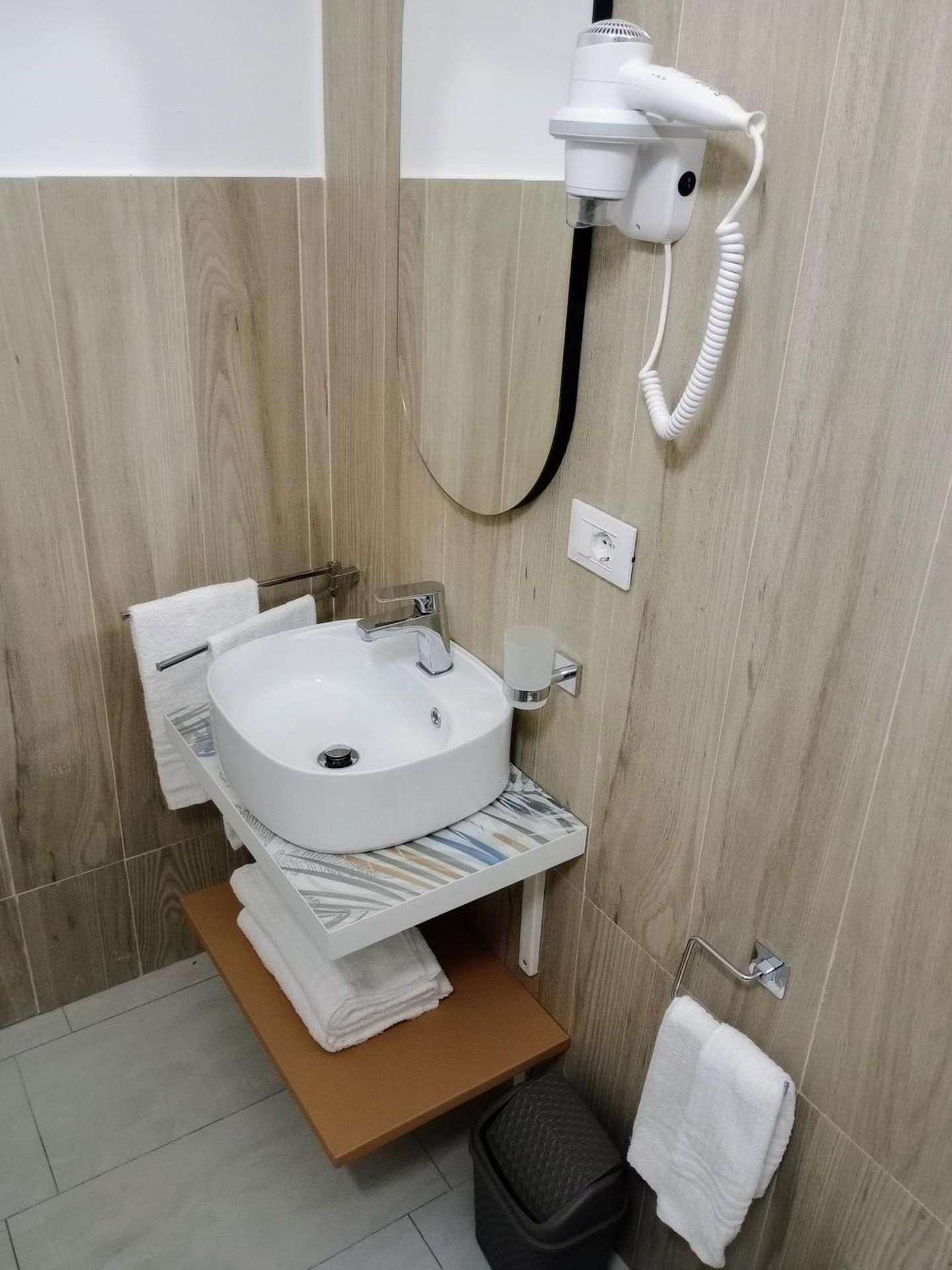 Deluxe Double Room with Shower