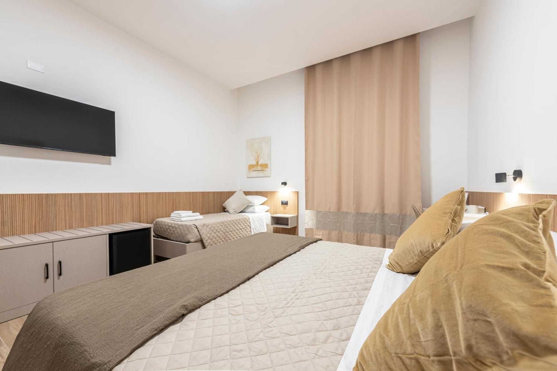 Deluxe Triple Room