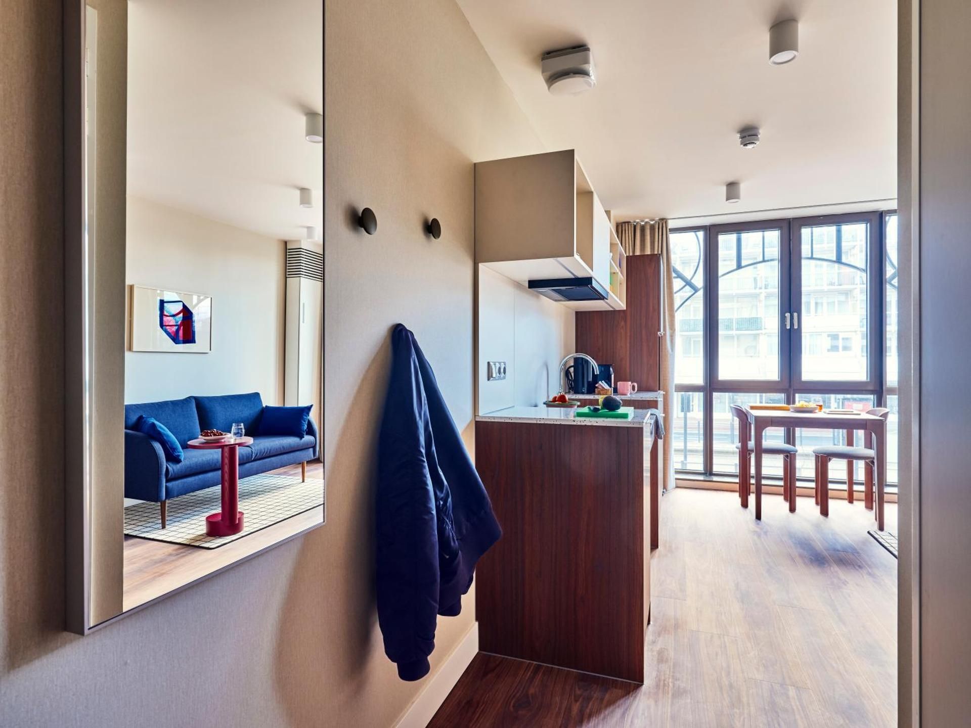 Large Studio with Kitchen - Accessible