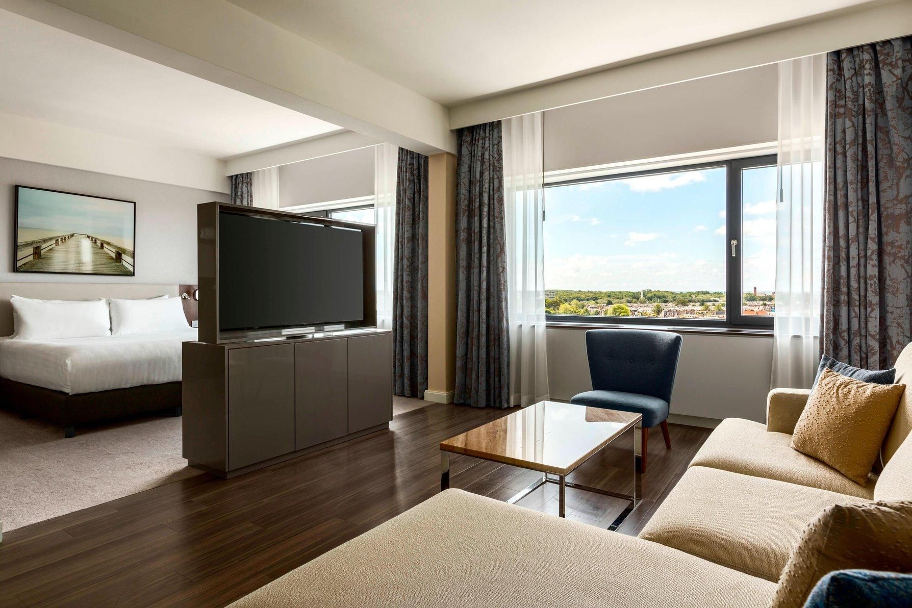 Junior Suite, Executive lounge access, 1 bedroom suite, 1 king
