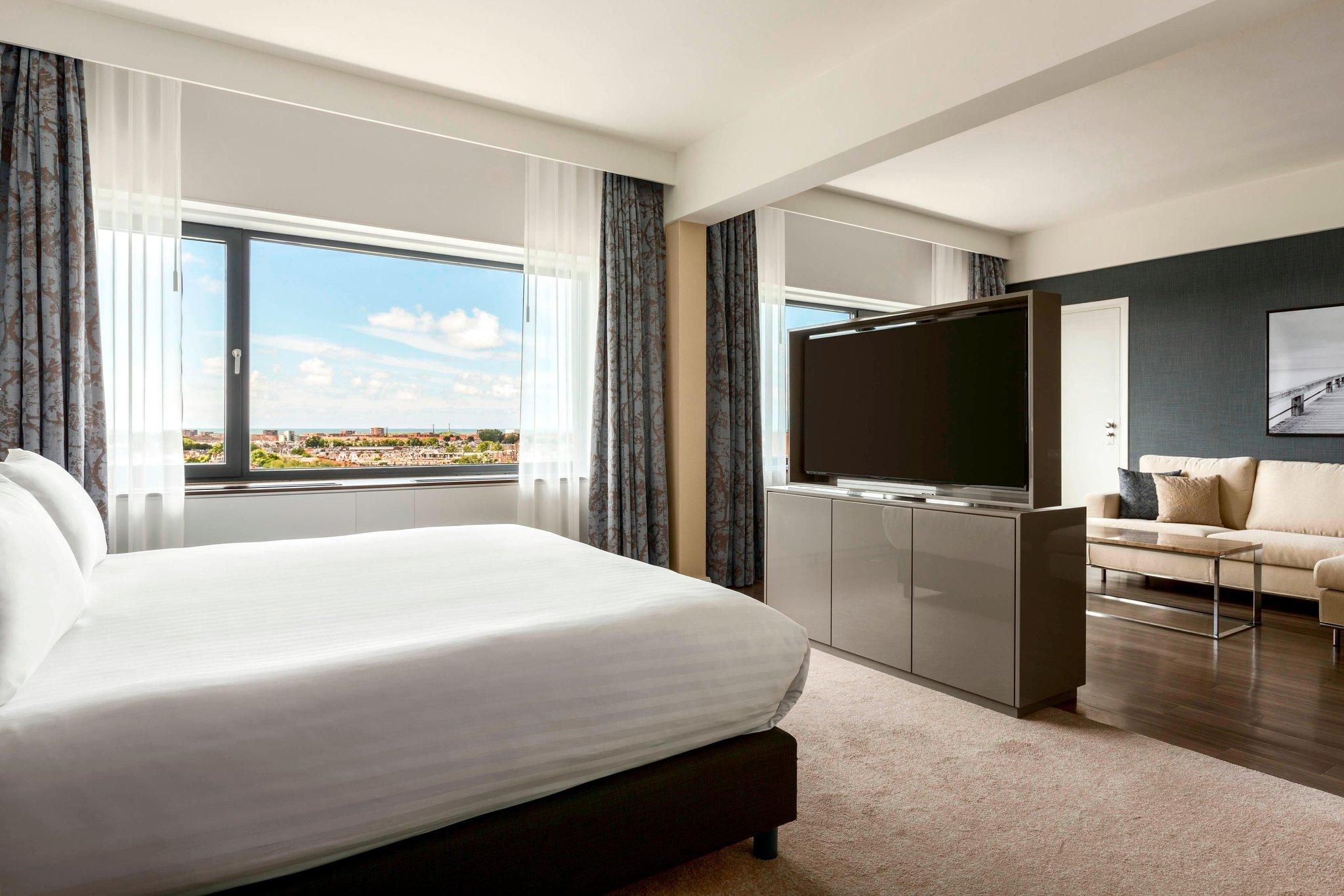 Junior Suite, Executive lounge access, 1 bedroom suite, 1 king