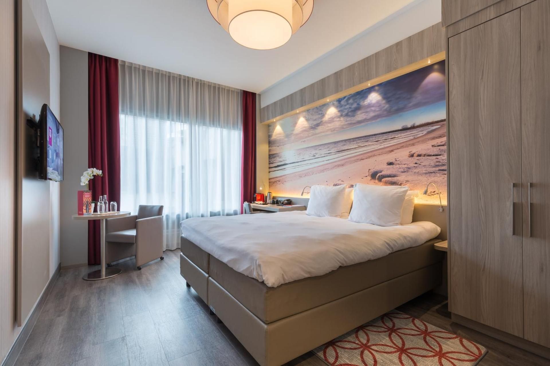 1 Kingsize Bed Accessible Room