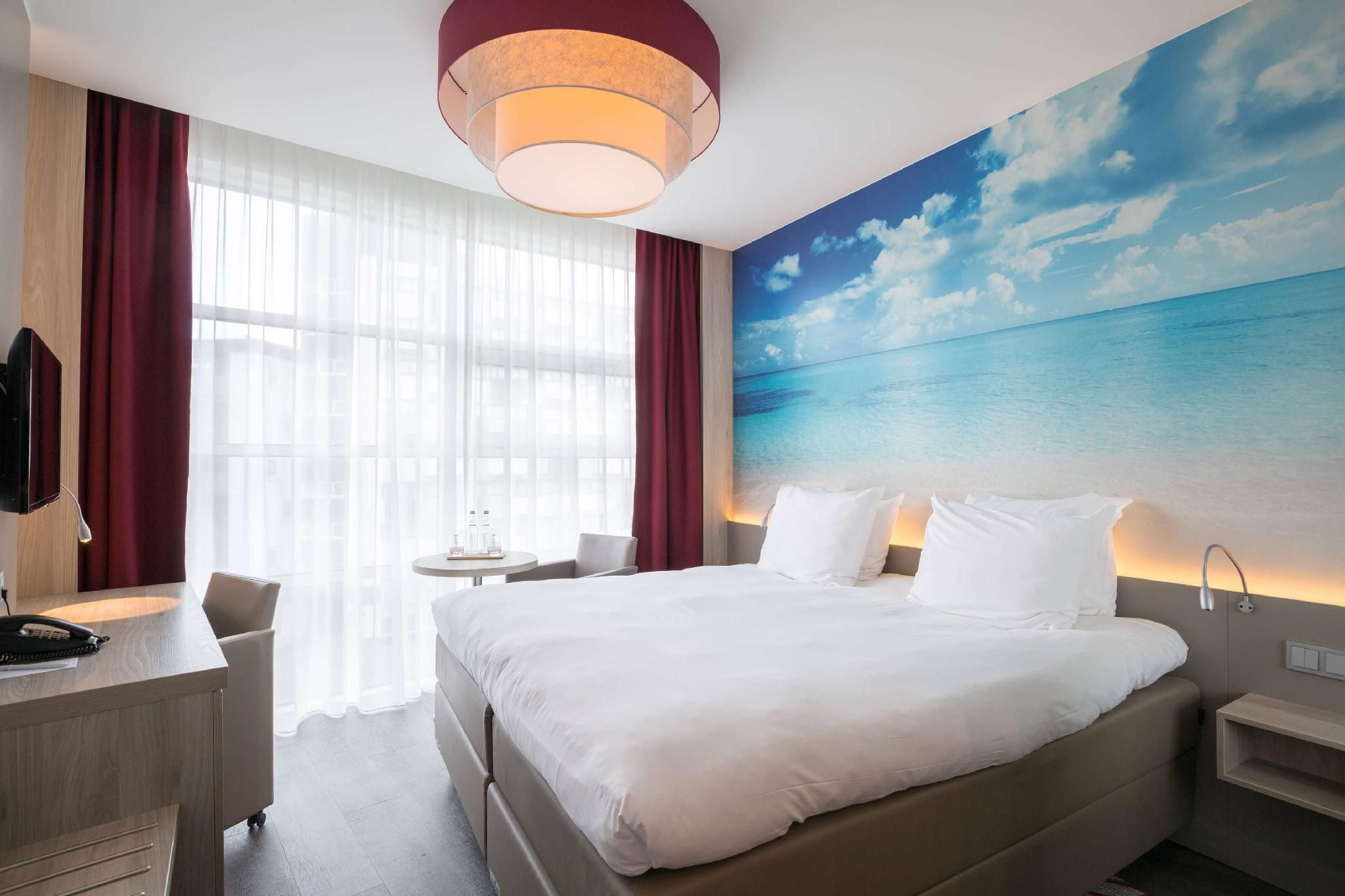 1 King Bed