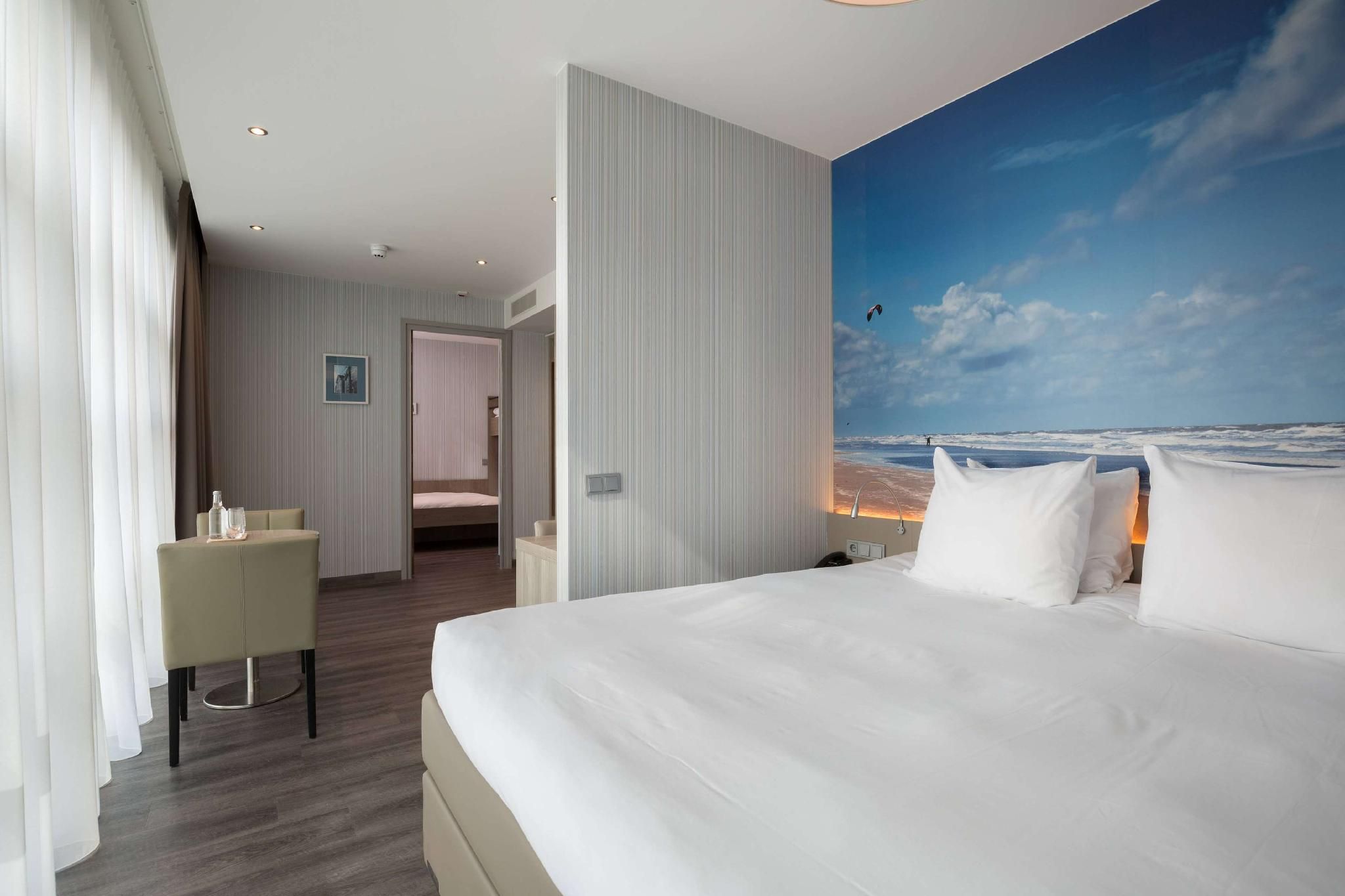 1 King, 1 Single and 1 Bunk Beds Large Family Room