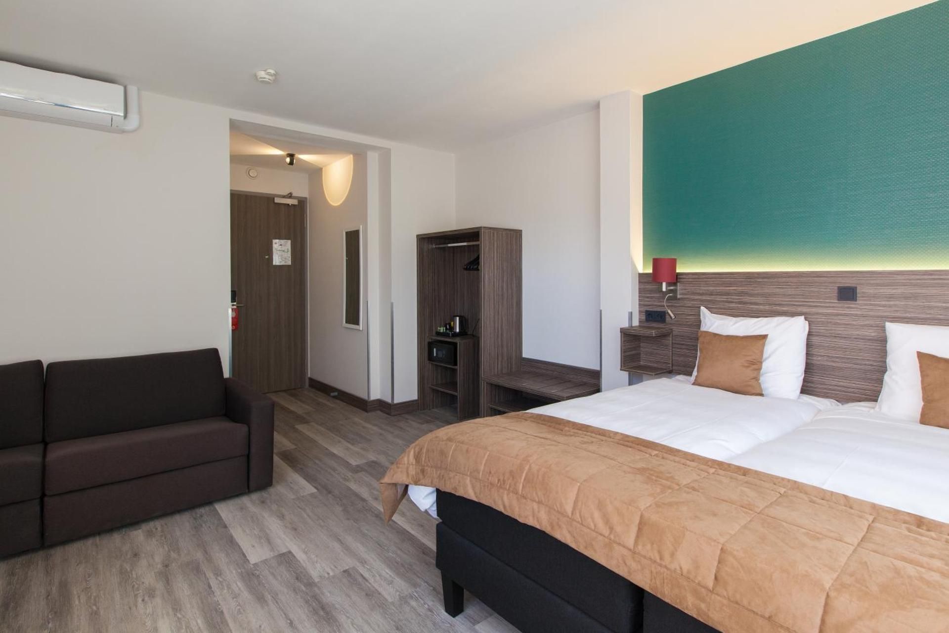 2 Single Beds, Nonsmoking, Sofabed, Family