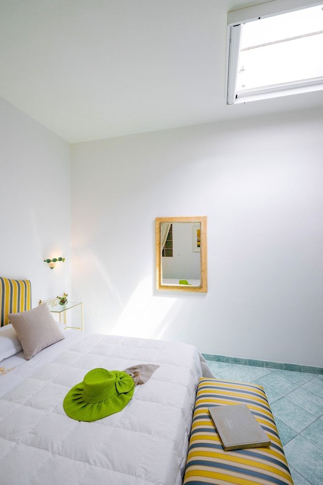 Economy Double Room, No Windows (Skylight)