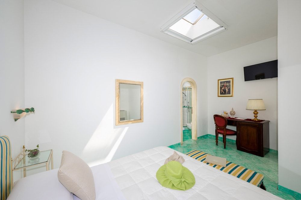 Hotel Royal Prisco Economy Double Room, No Windows (Skylight) 7