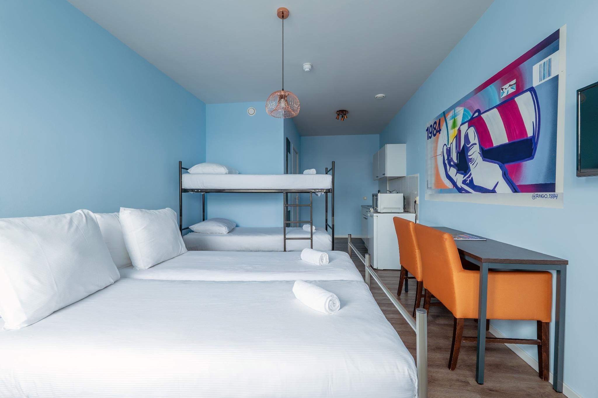 The Hague Teleport Hotel Quadruple Room 2