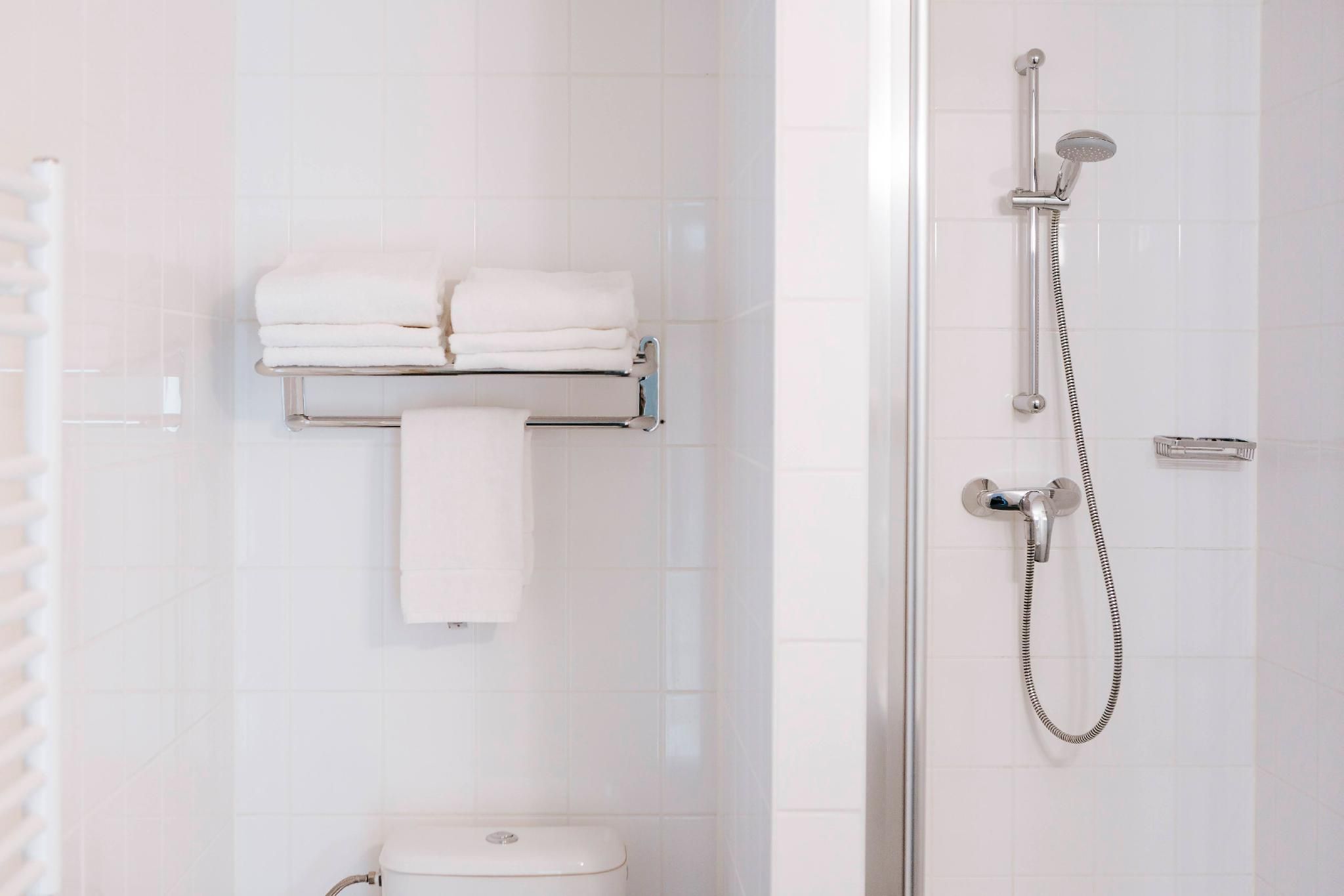 The Hague Teleport Hotel Quadruple Room 3