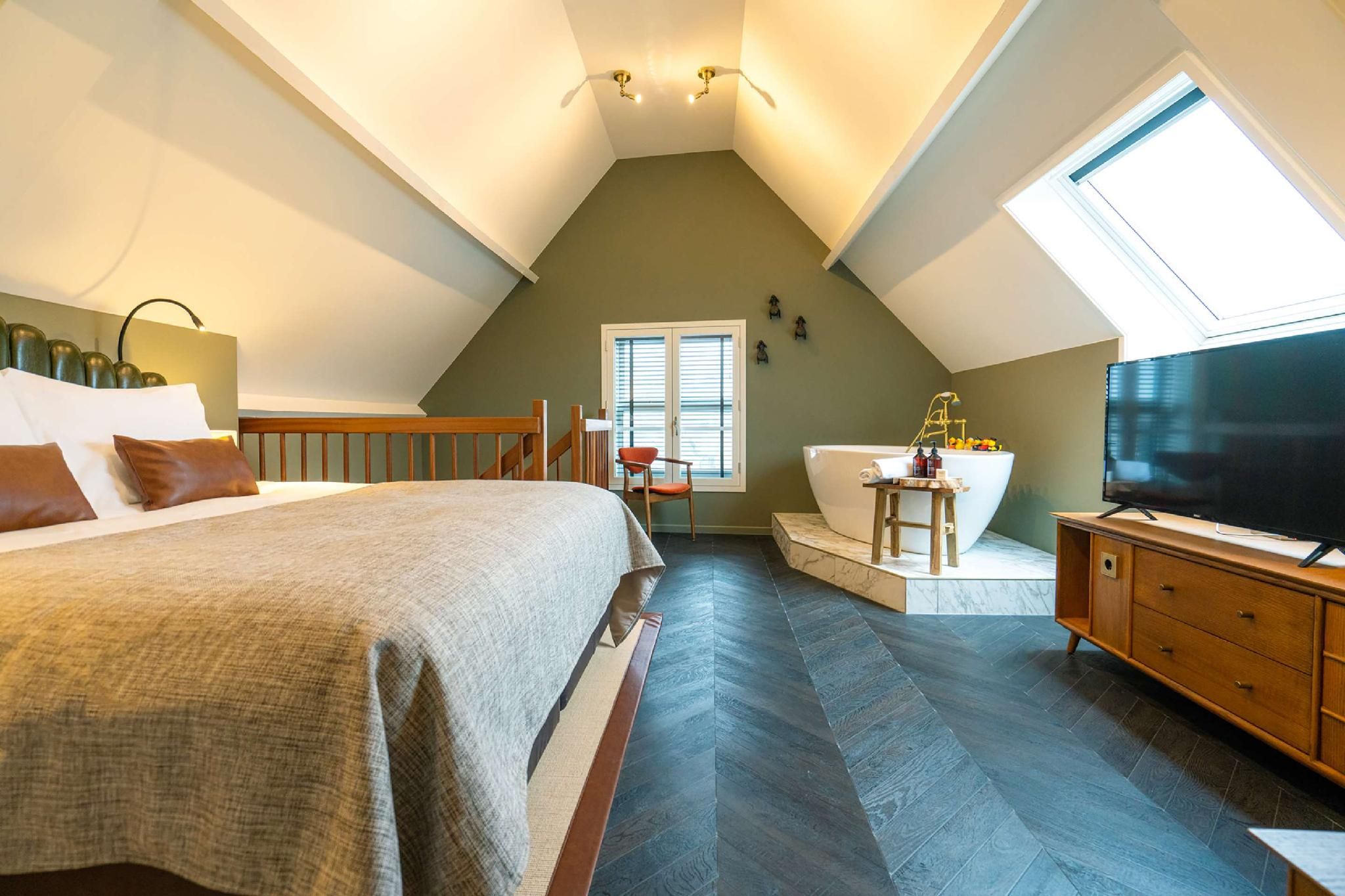 Suite - 1 King 1 Queen, Nonsmoking, Two Floors, Walk-in Shower, Air Conditioning