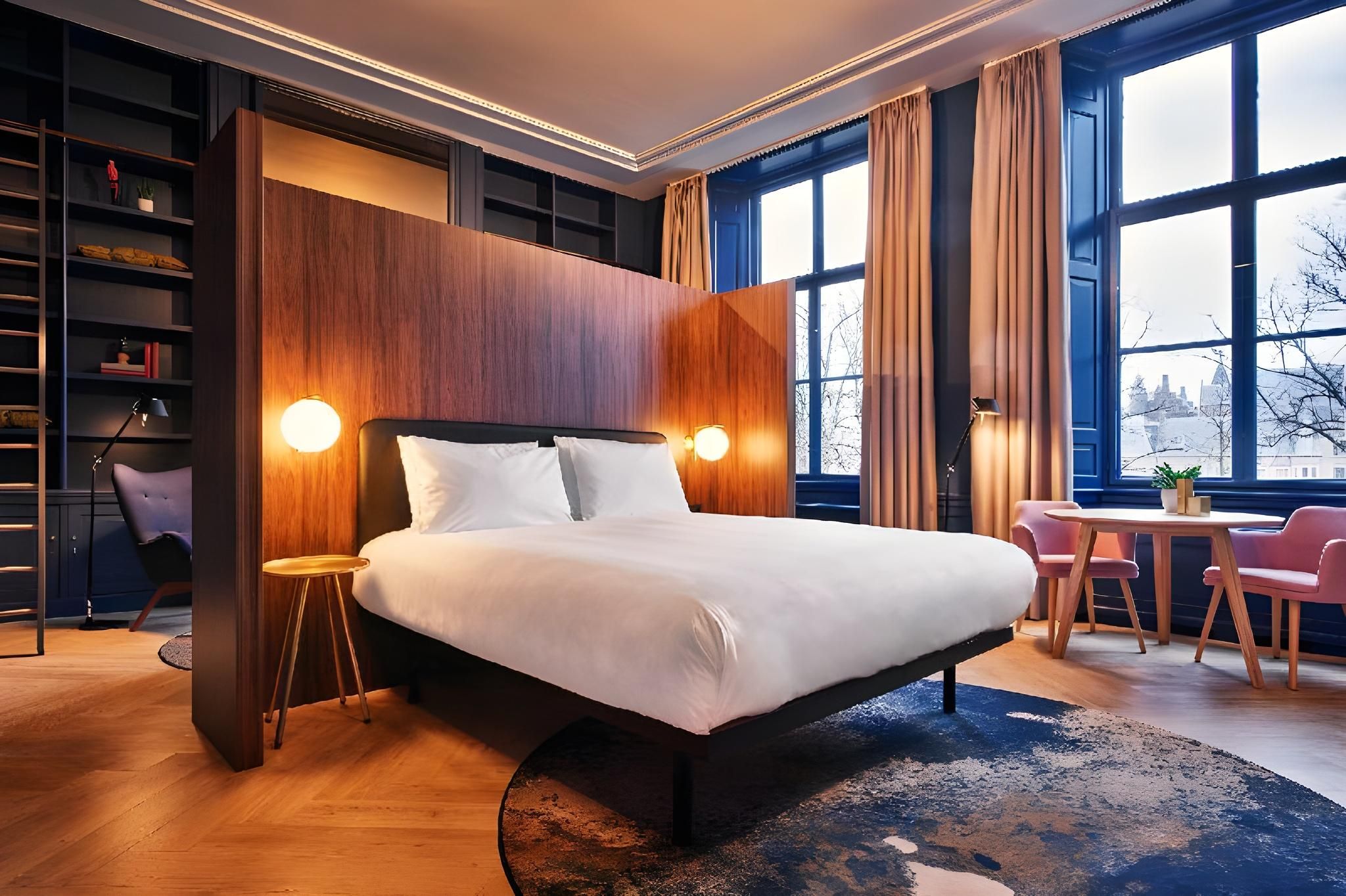 1 King 1 Bedroom Suite Parliament View