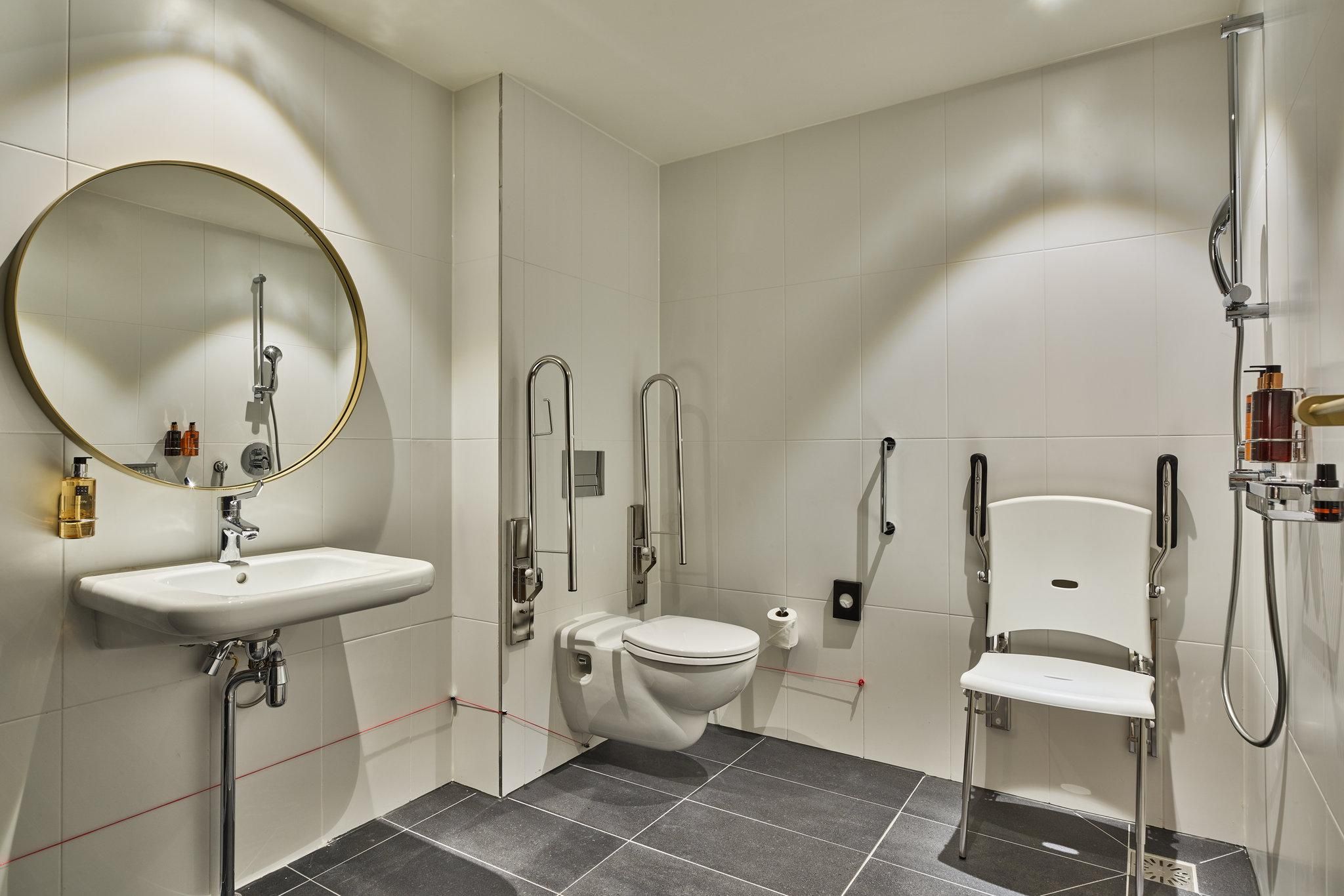 1 Queen Bed Studio Suite Accessible