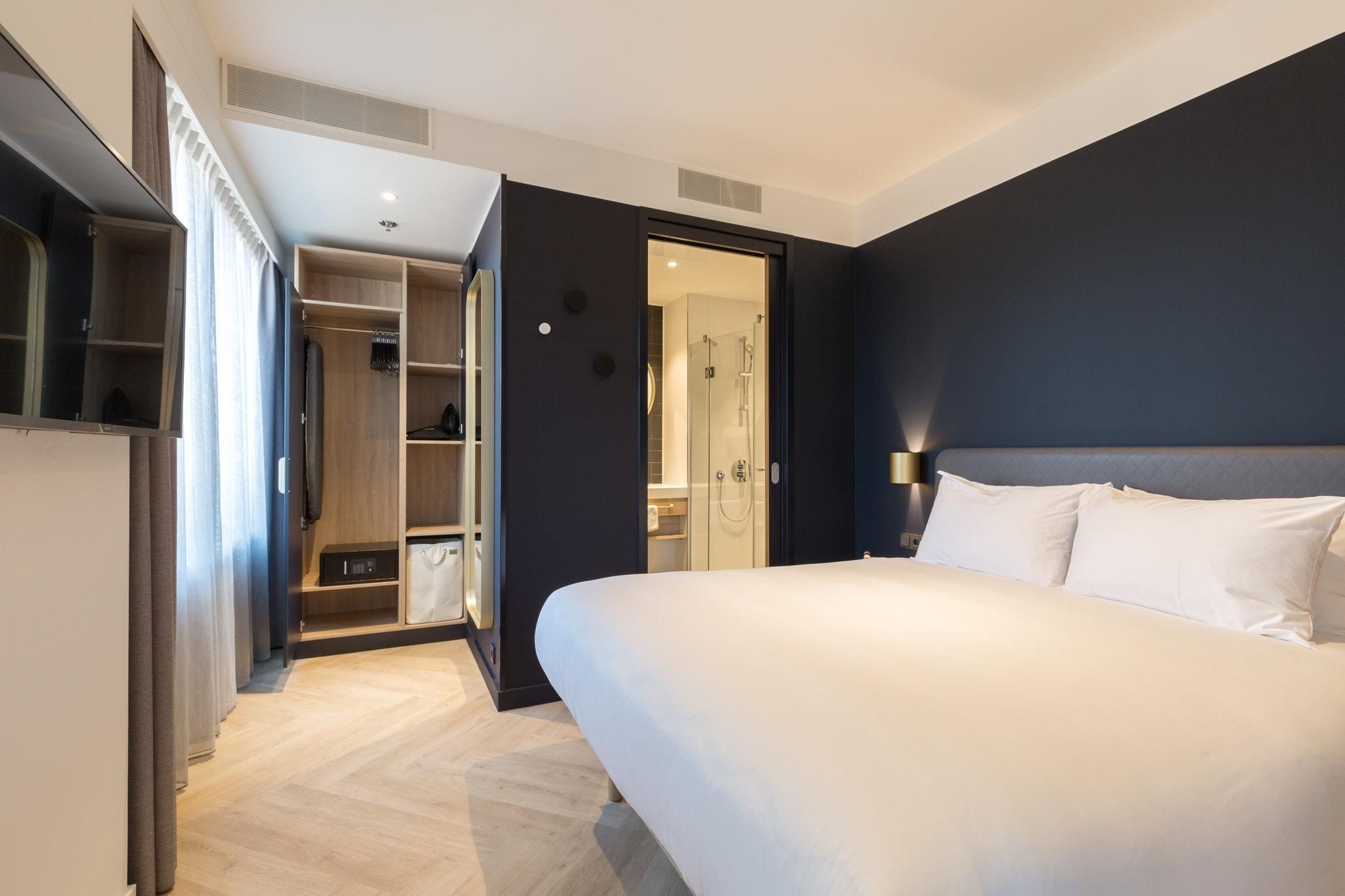 1 King Bed 1 Bedroom Suite Sofa Bed