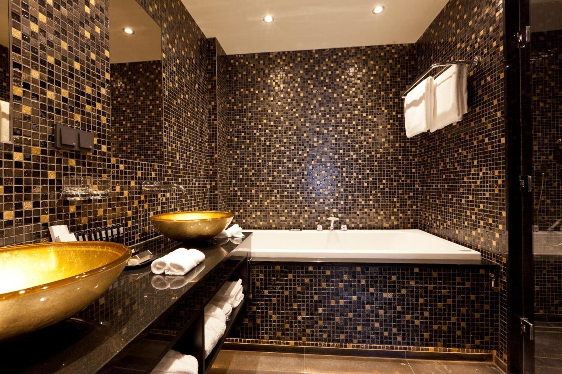 Small Deluxe Suite