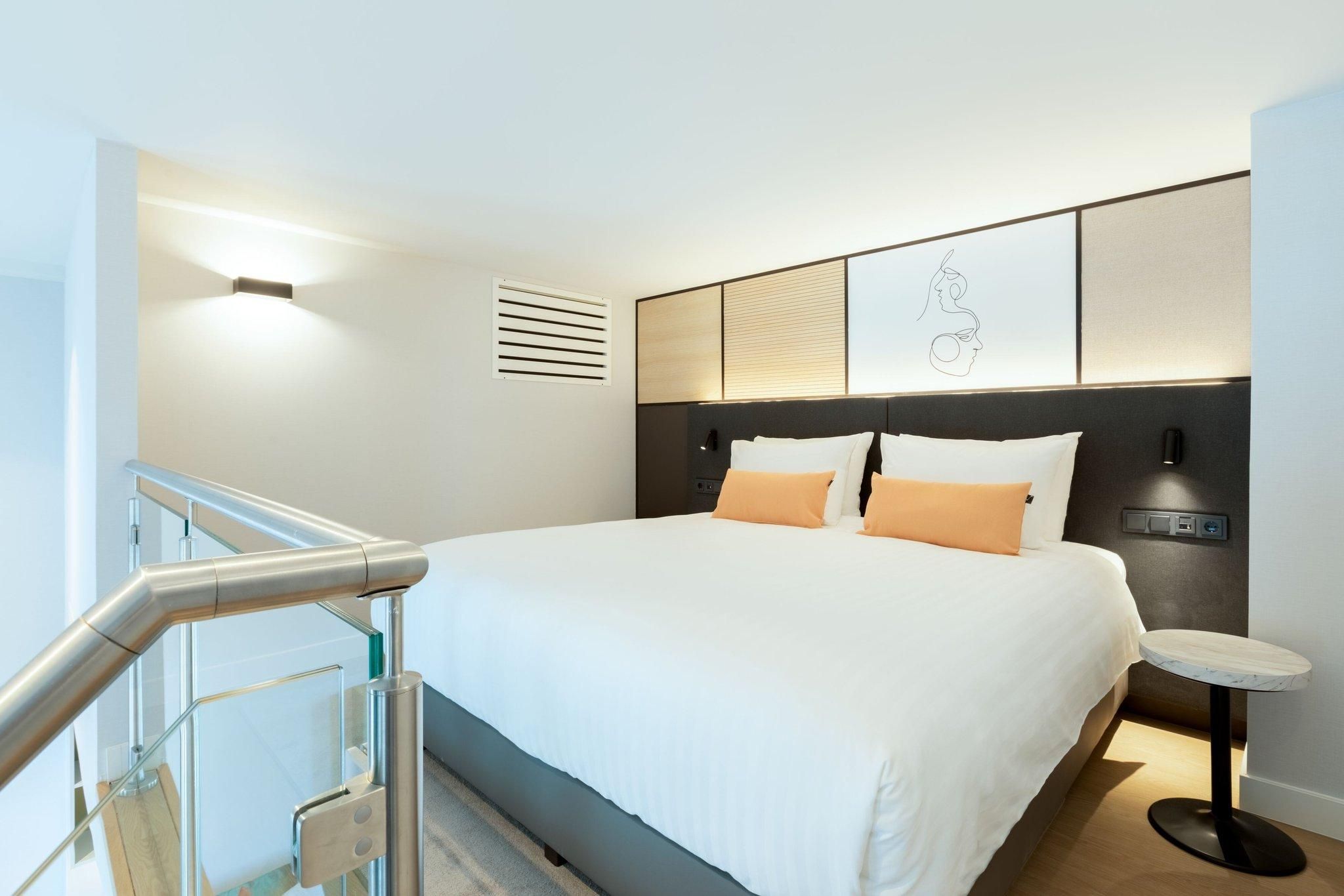 Loft, 1 King, Skyline View