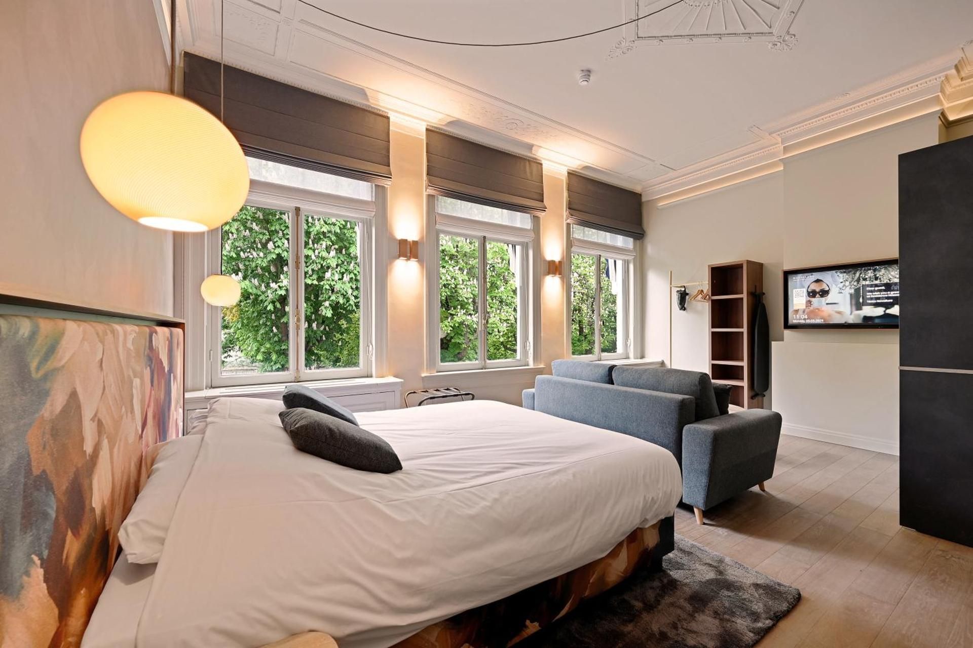 DELUXE APARTMENT