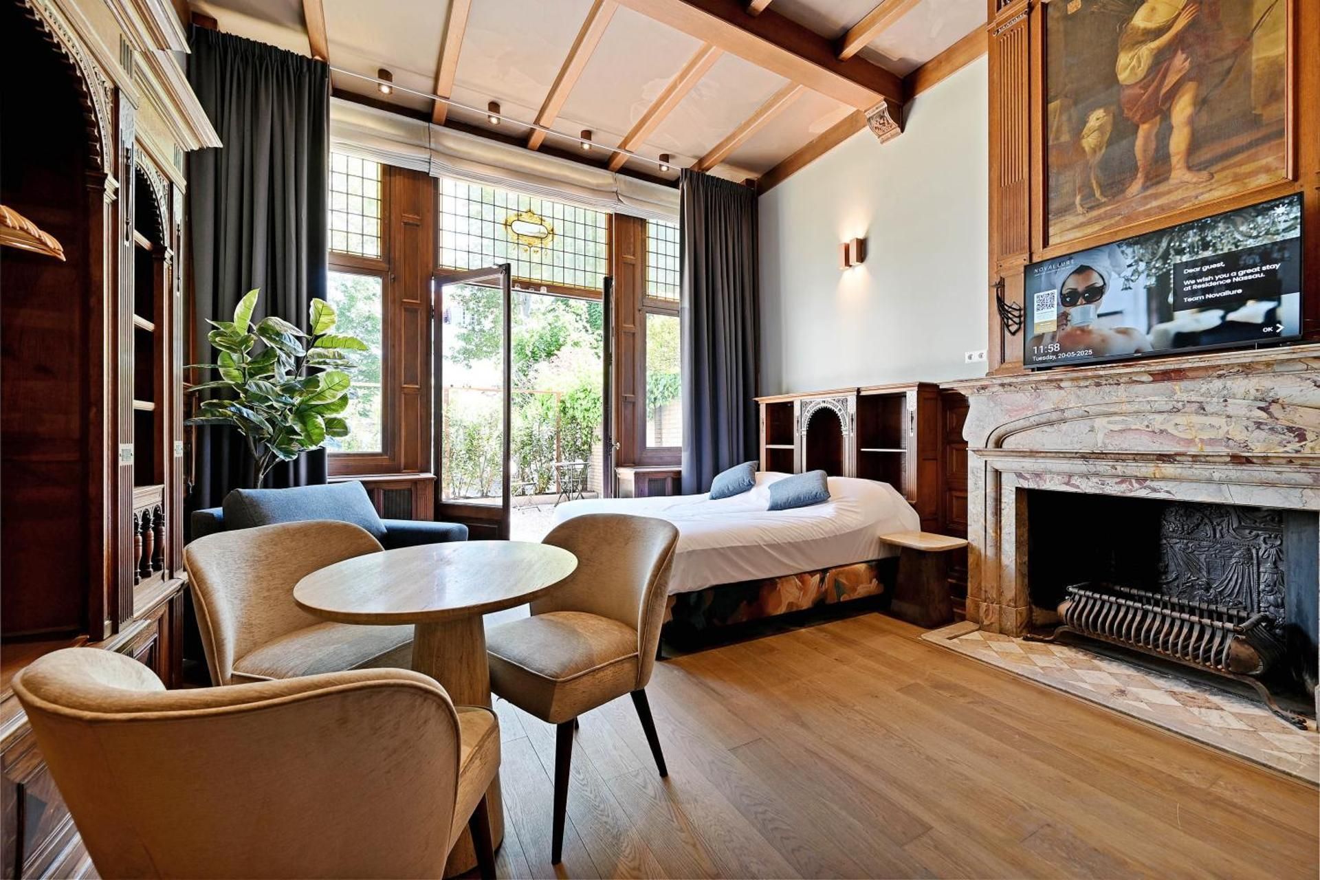Superior One-Bedroom Apartment with Balcony