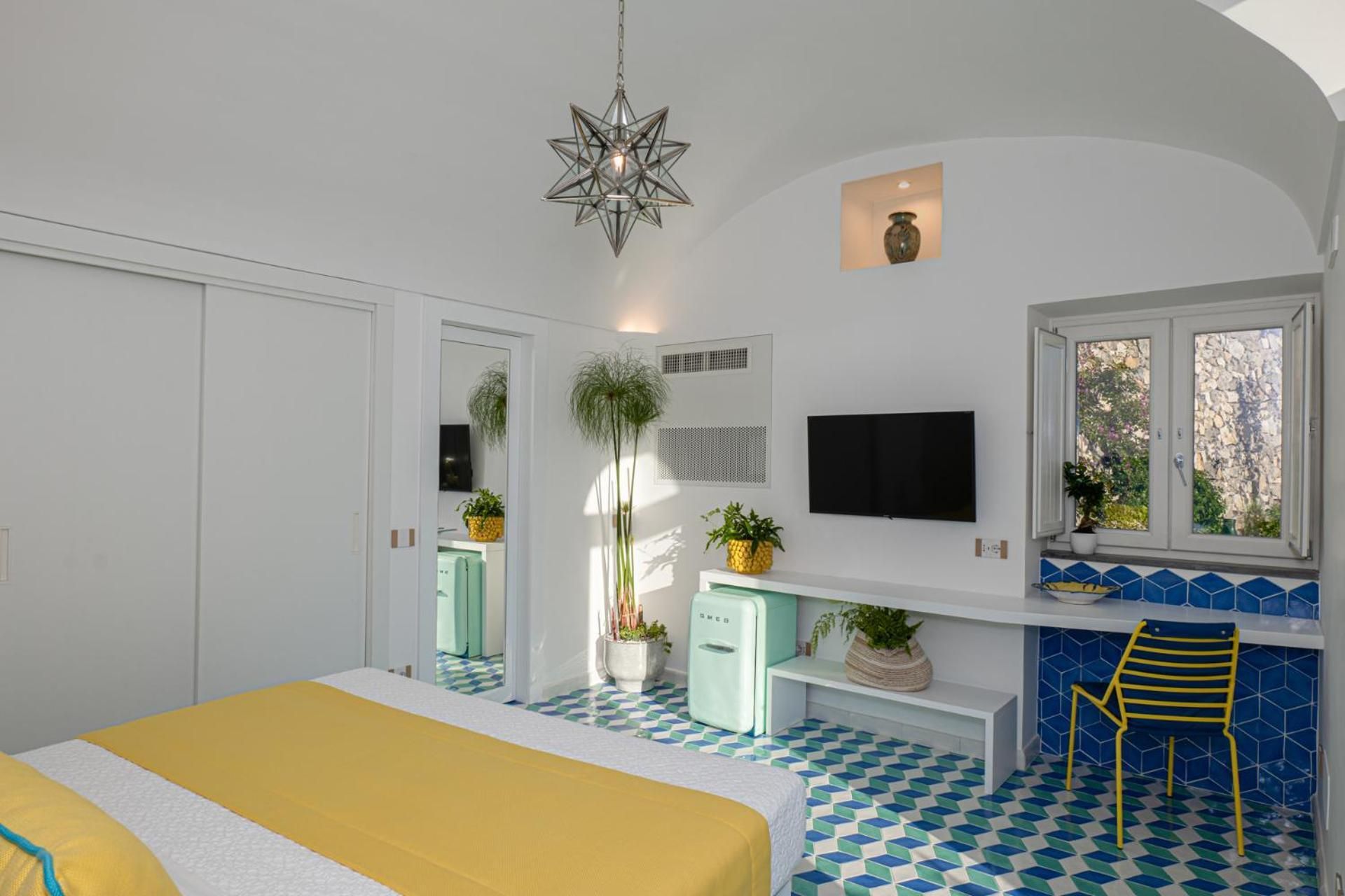 Petrea Lifestyle Suites Deluxe Double Room with Balcony and Sea View 3