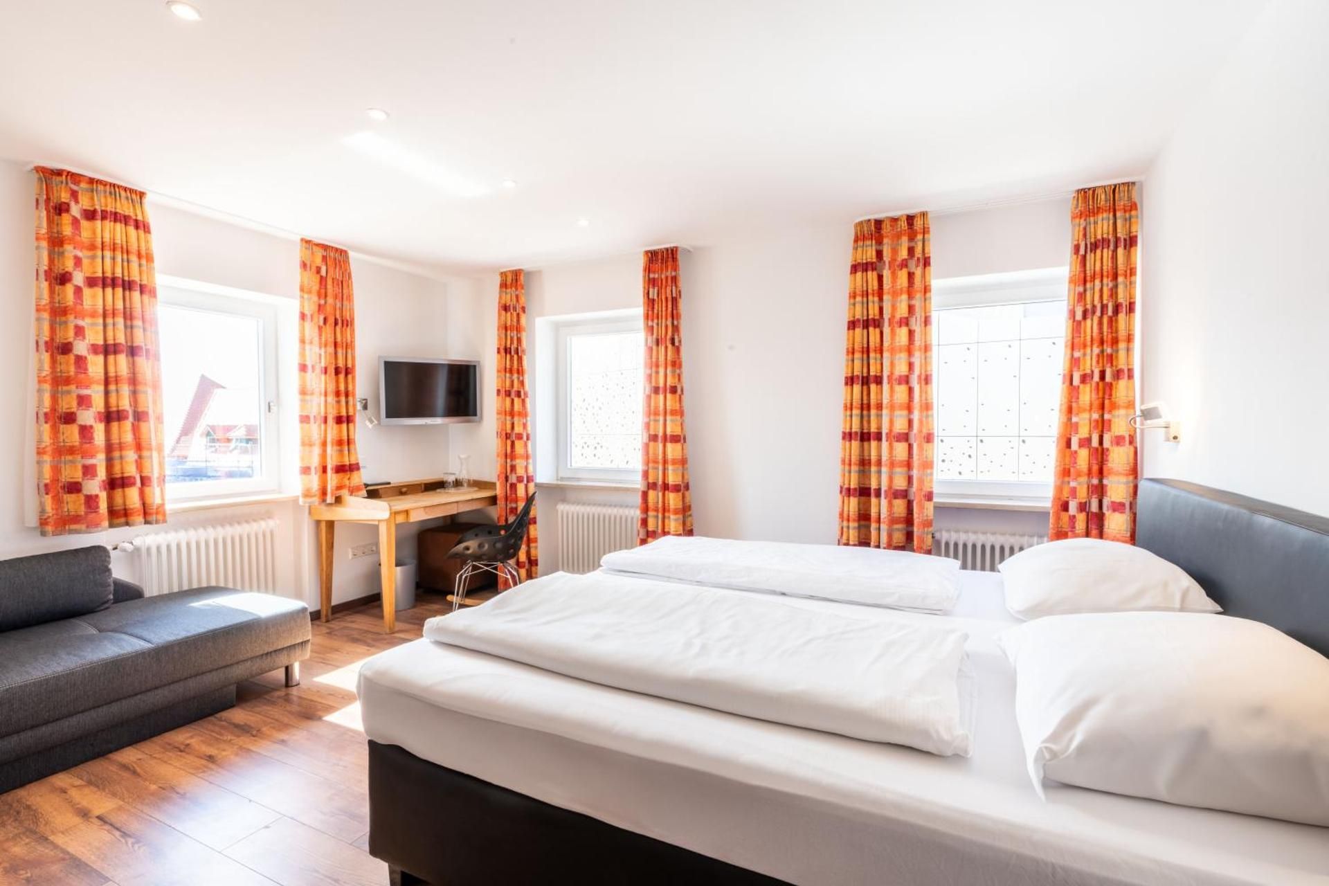 Double Room with queensize bed