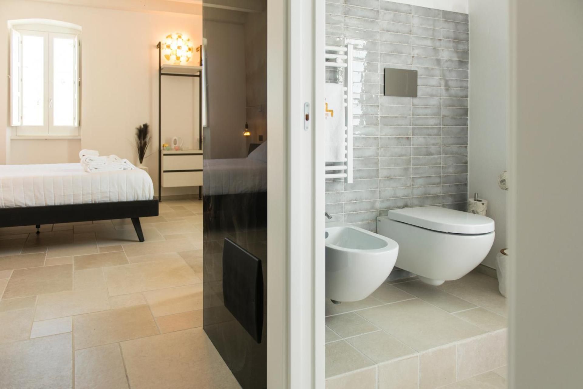 Queen Suite with Spa Bath