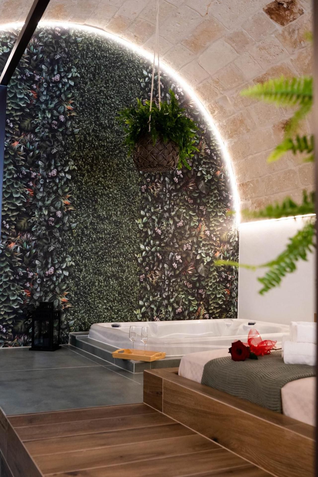Leaves' Suite
