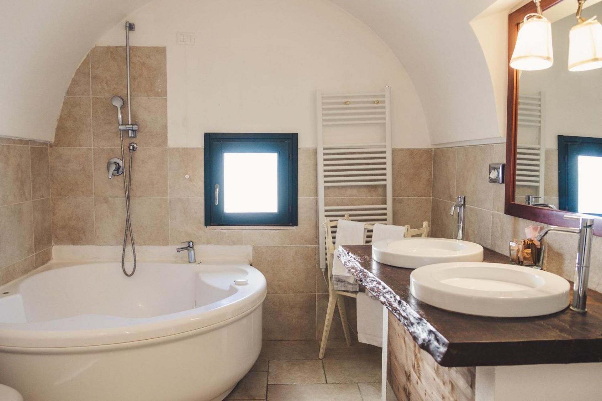Deluxe Suite with Spa Bath
