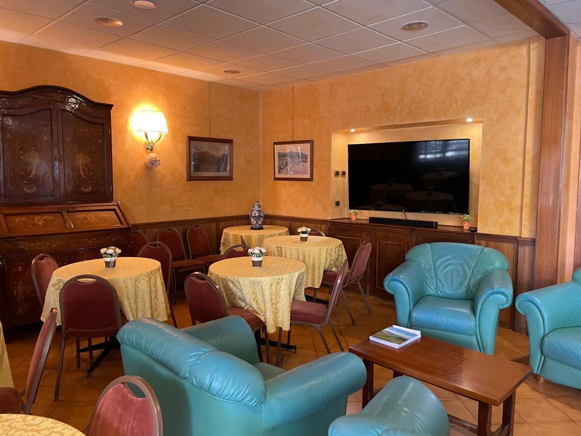 shared lounge/tv area