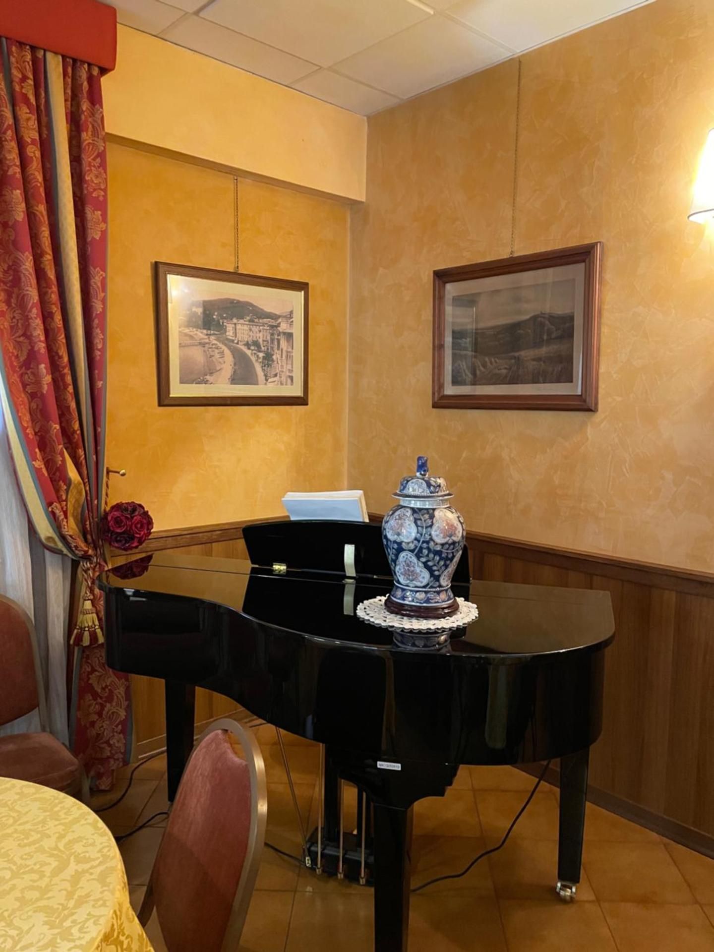 shared lounge/tv area