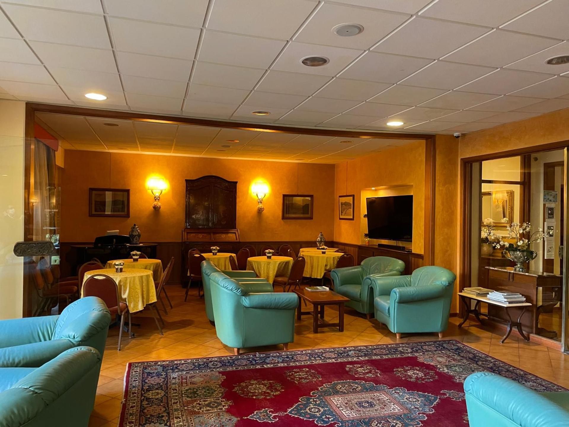 shared lounge/tv area