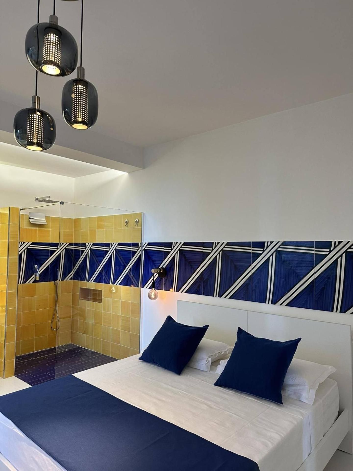 Deluxe Double Room with Side Sea View
