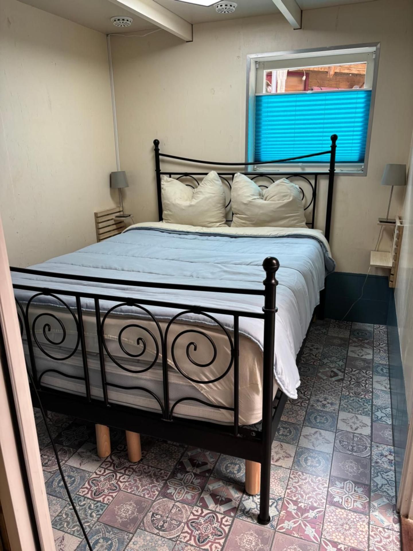 One-Bedroom Apartment with Terrace