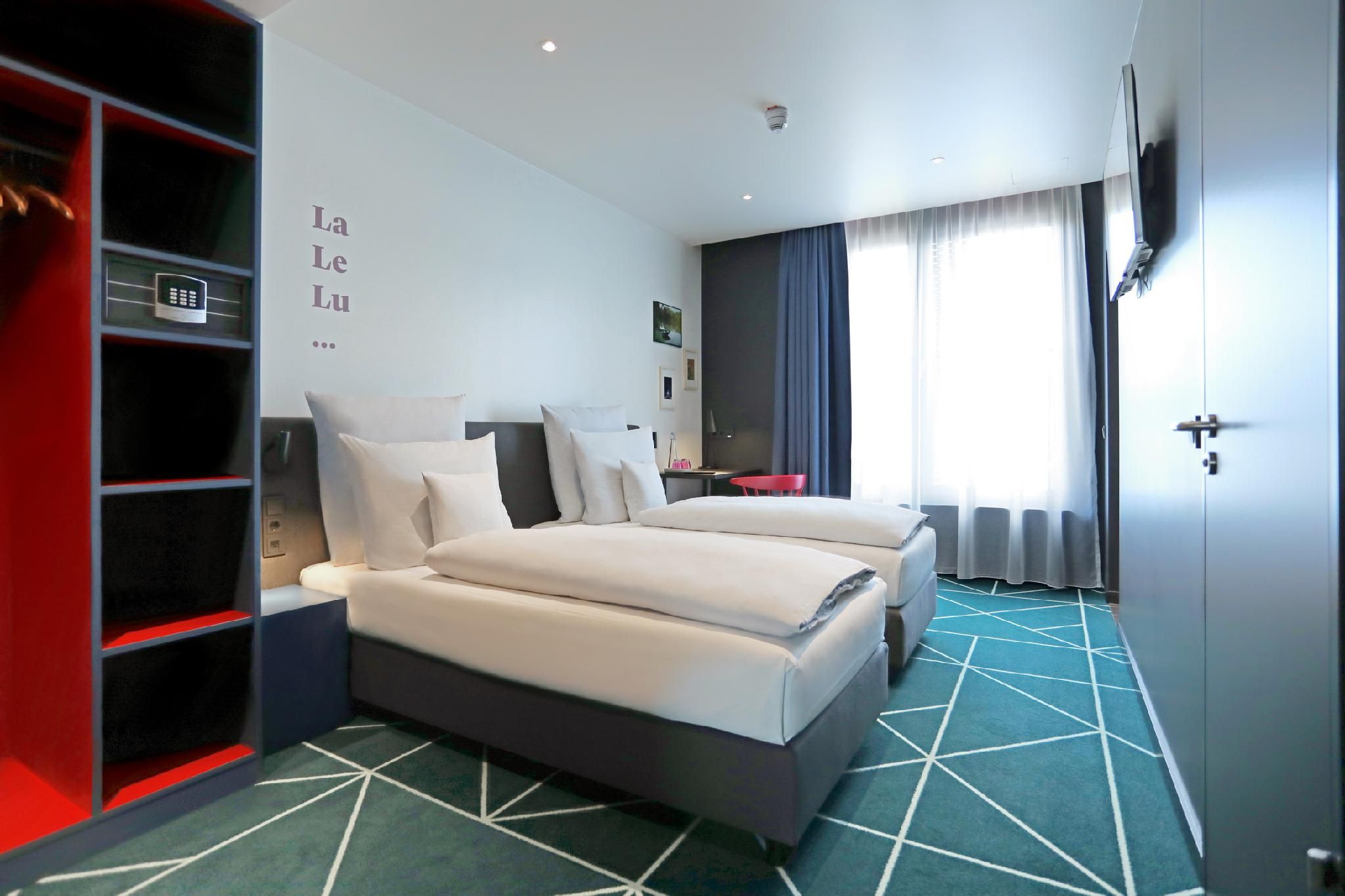 Sander Hotel Double Room for Single Use