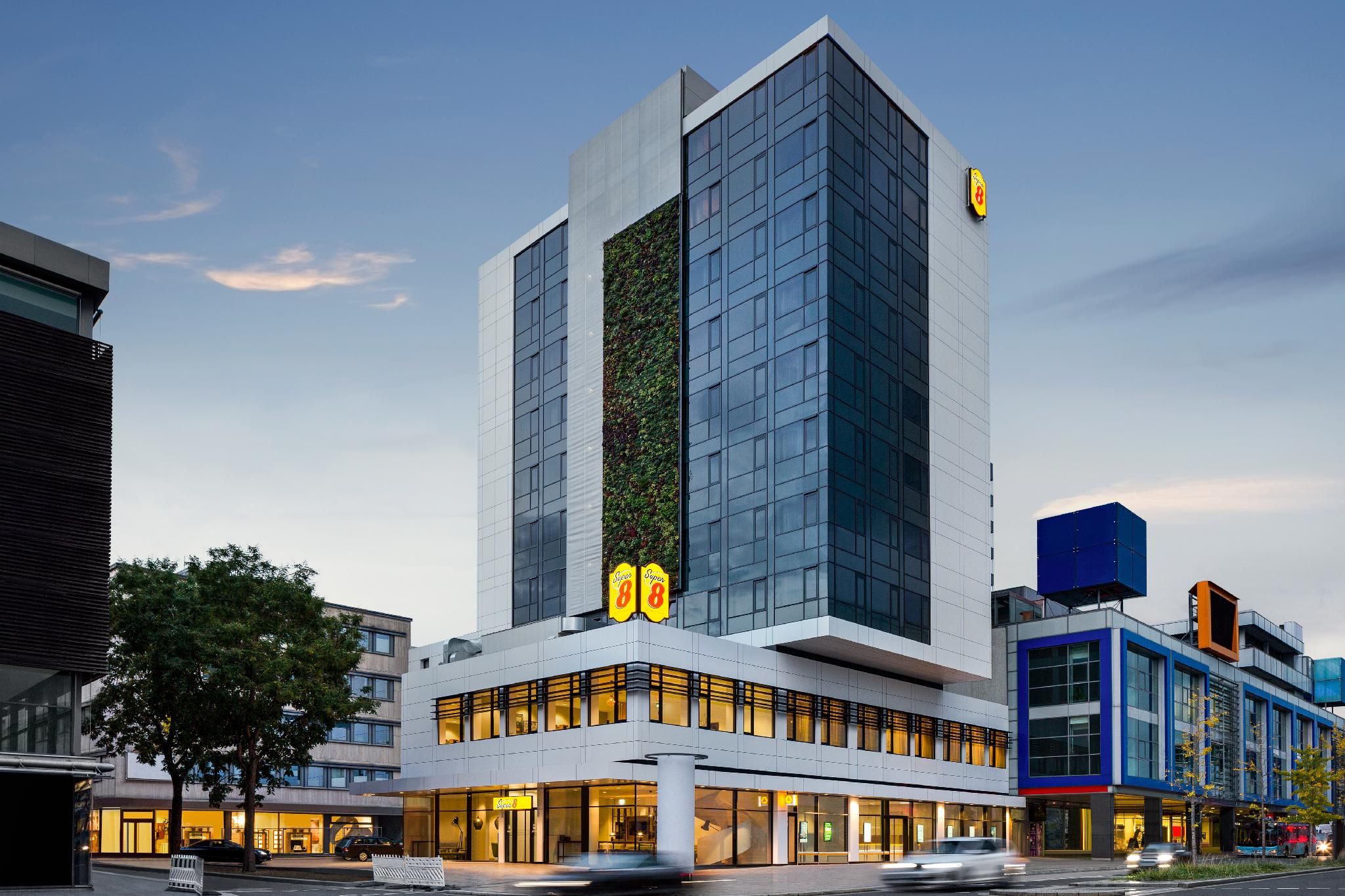 Super 8 by Wyndham Koblenz