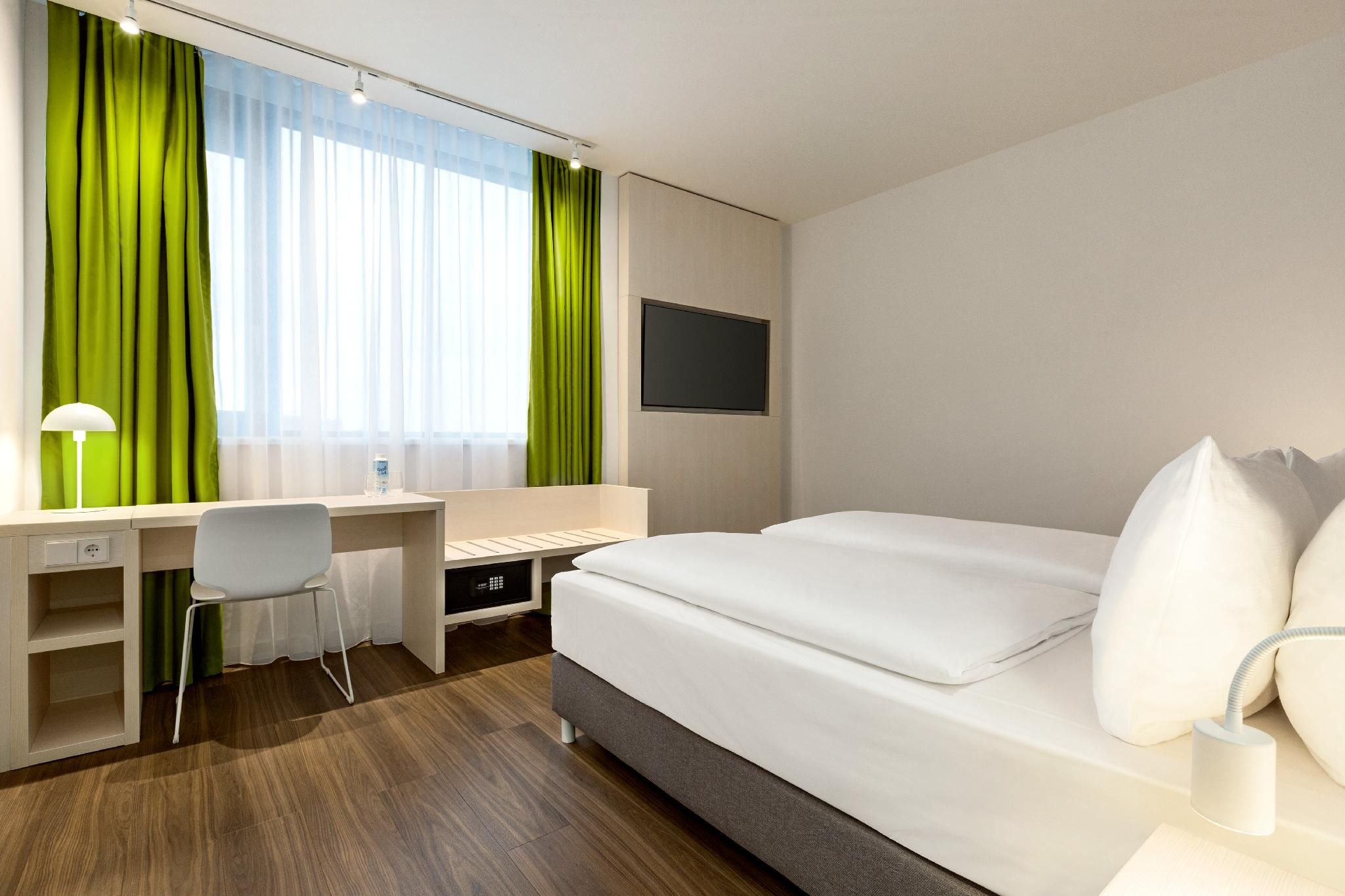 Super 8 by Wyndham Koblenz Superior Double Room 2