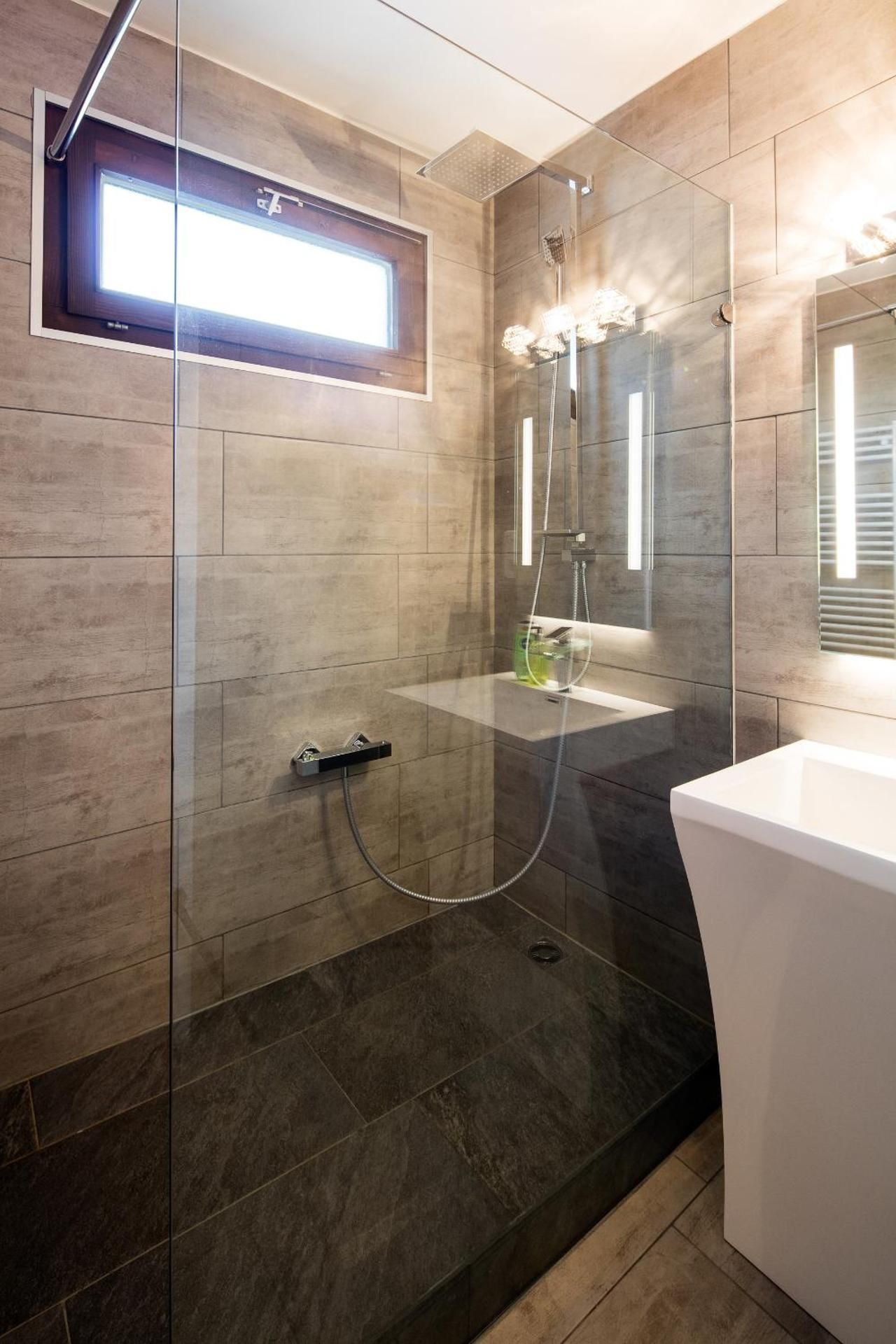 Deluxe Suite A