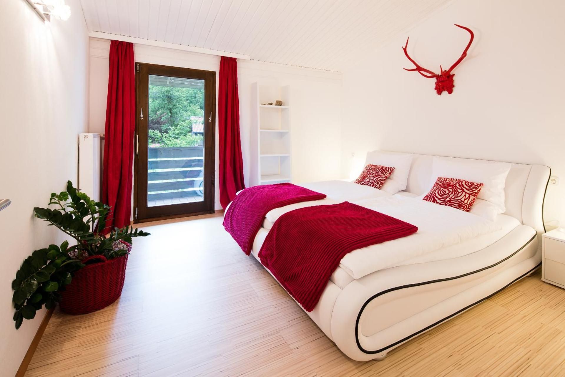 Deluxe Suite B