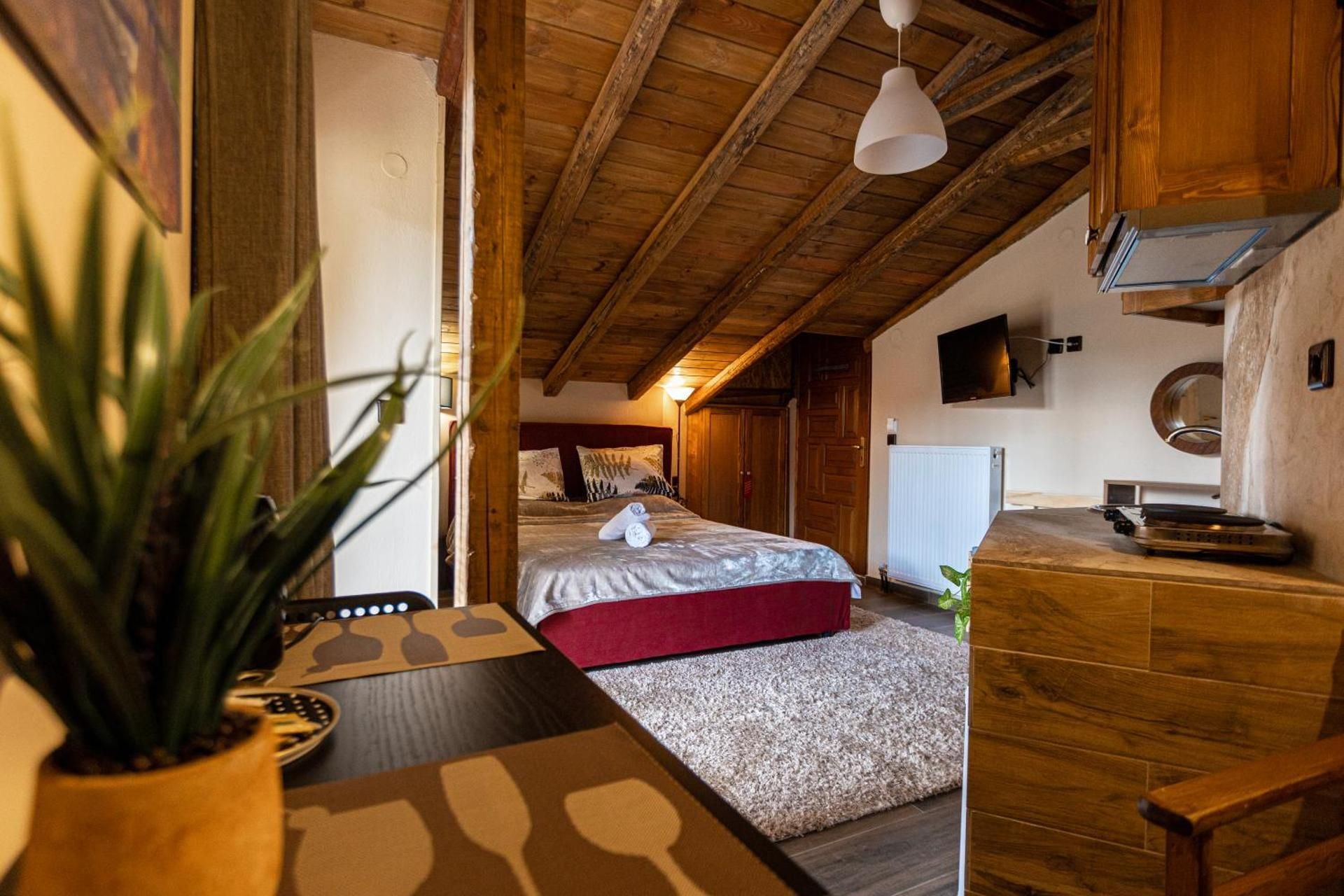 Deluxe King Suite
