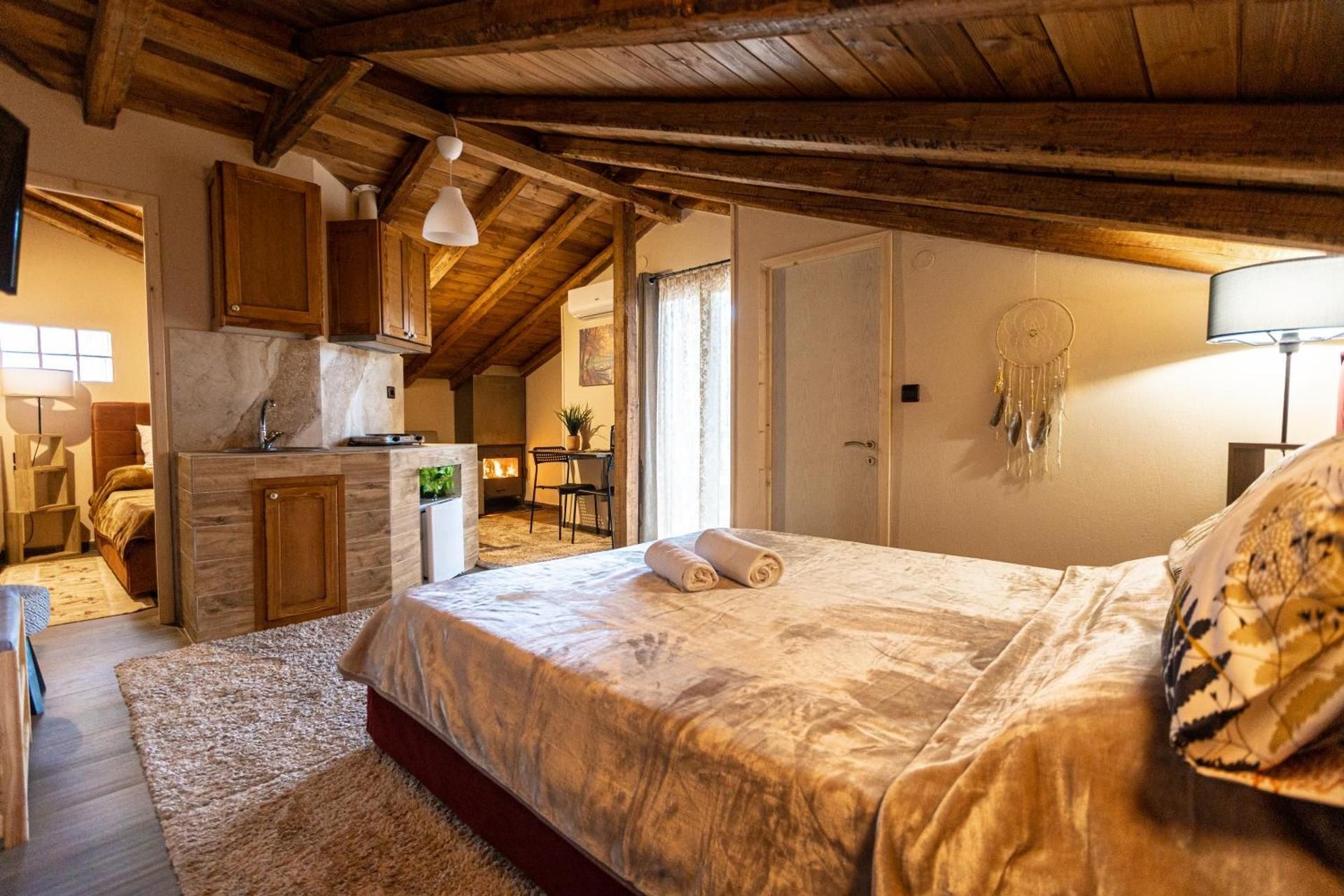 Deluxe King Suite