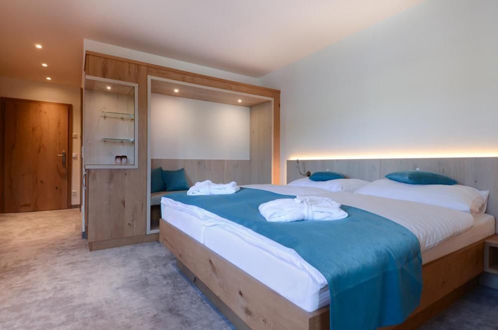 Large Deluxe Double Room