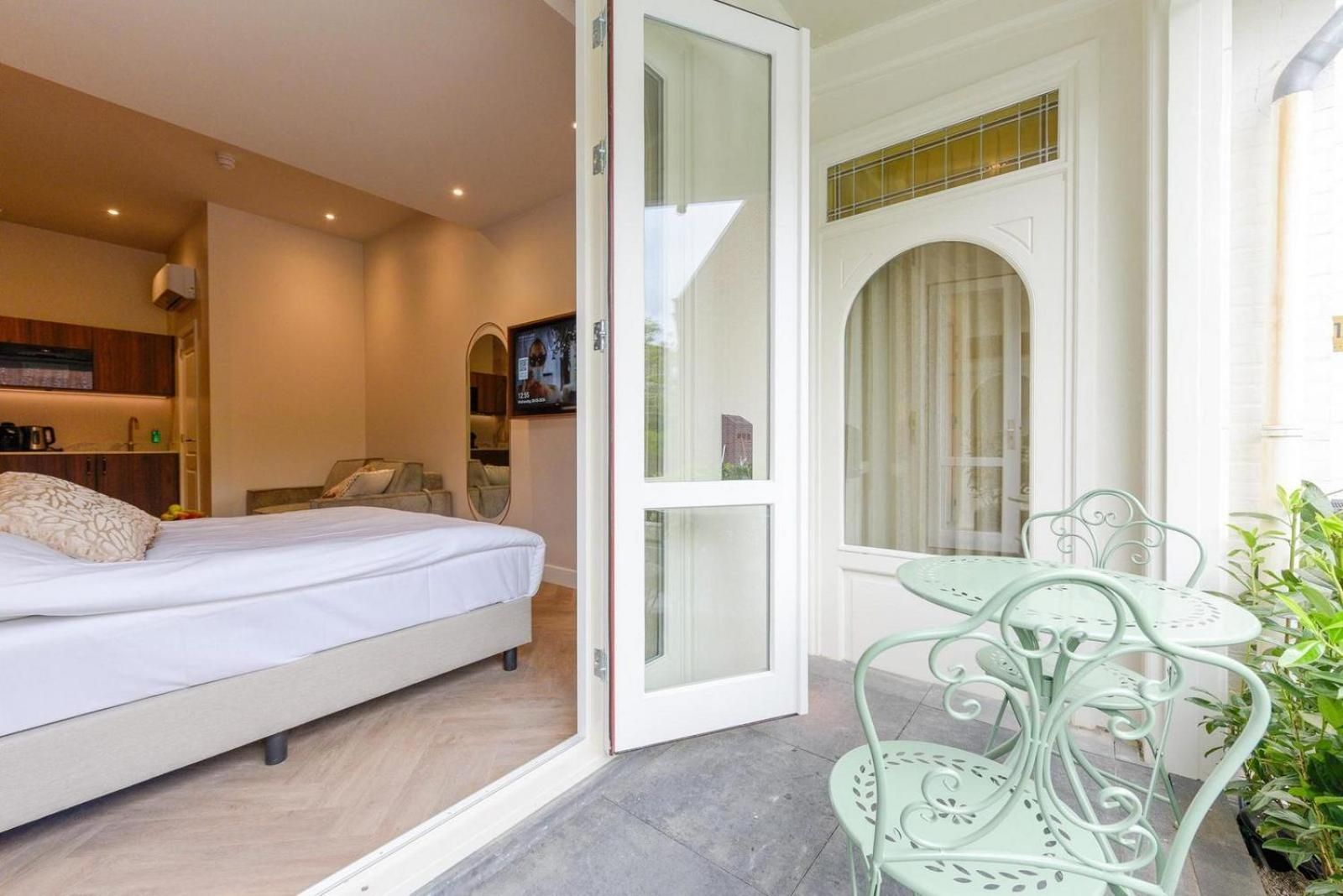 Studio Apartment with Balcony