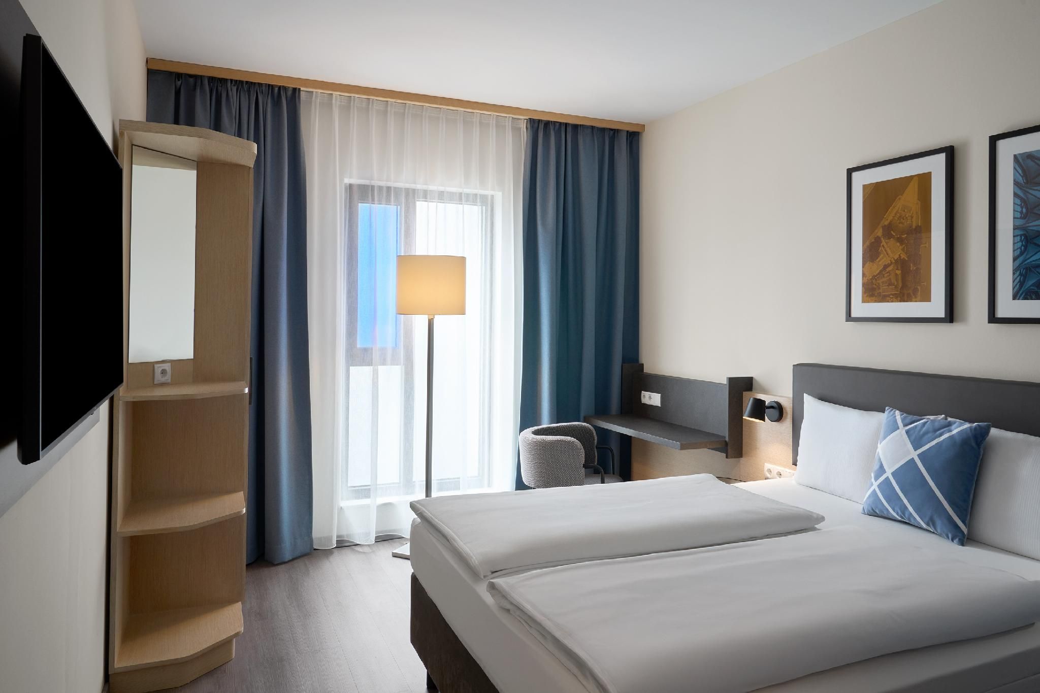 Four Points Flex by Sheraton Koblenz Quiet Standard 2 Twins, Guest Room, 2 Twin, Courtyard View