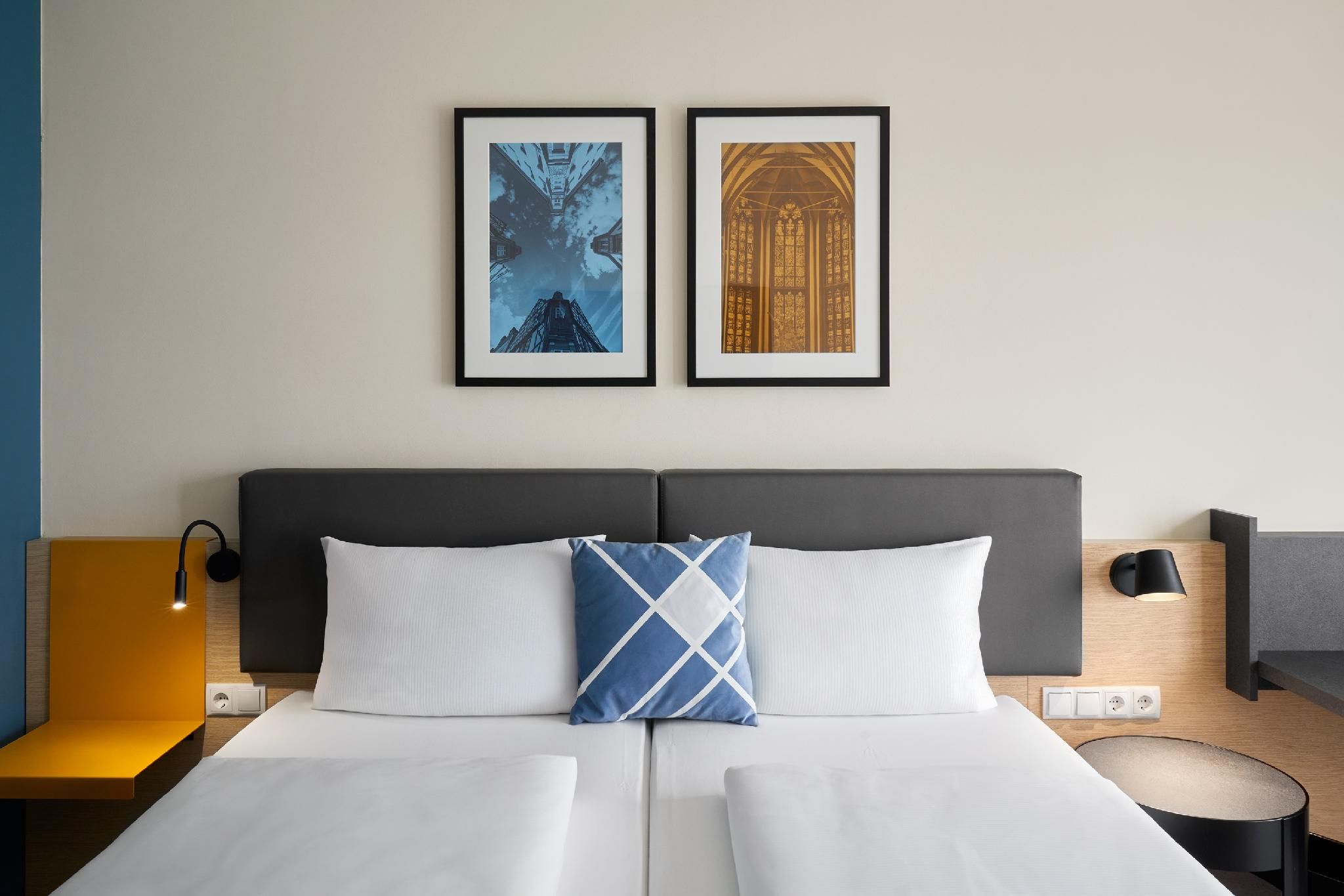 Standard 2 Twins, Guest Room, 2 Twin, Street View