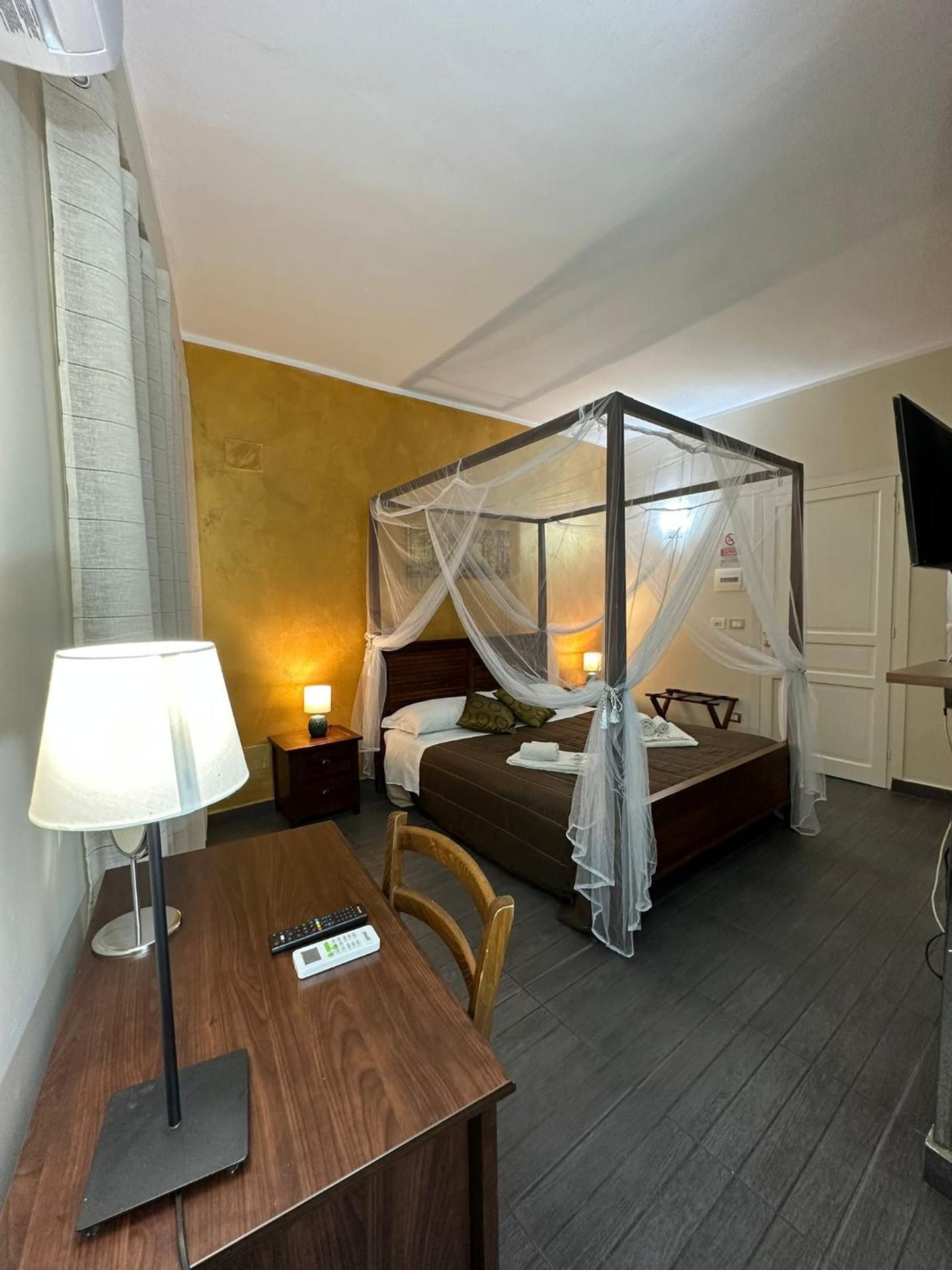 Etna Rooms