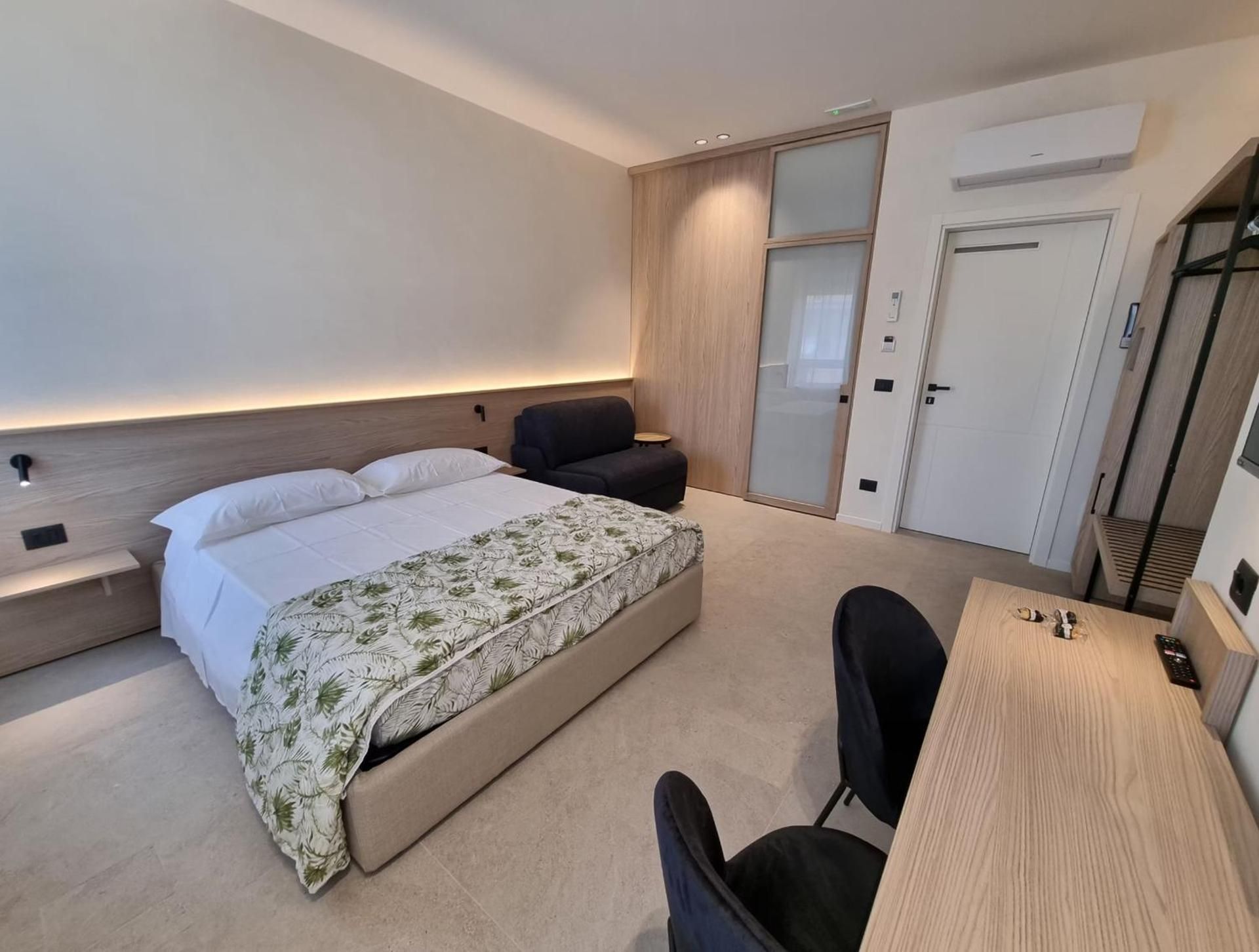 Deluxe Double Room with Extra Bed