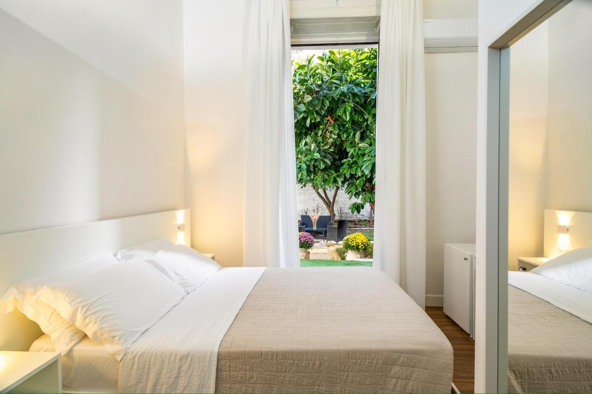 Queen Room with Garden View