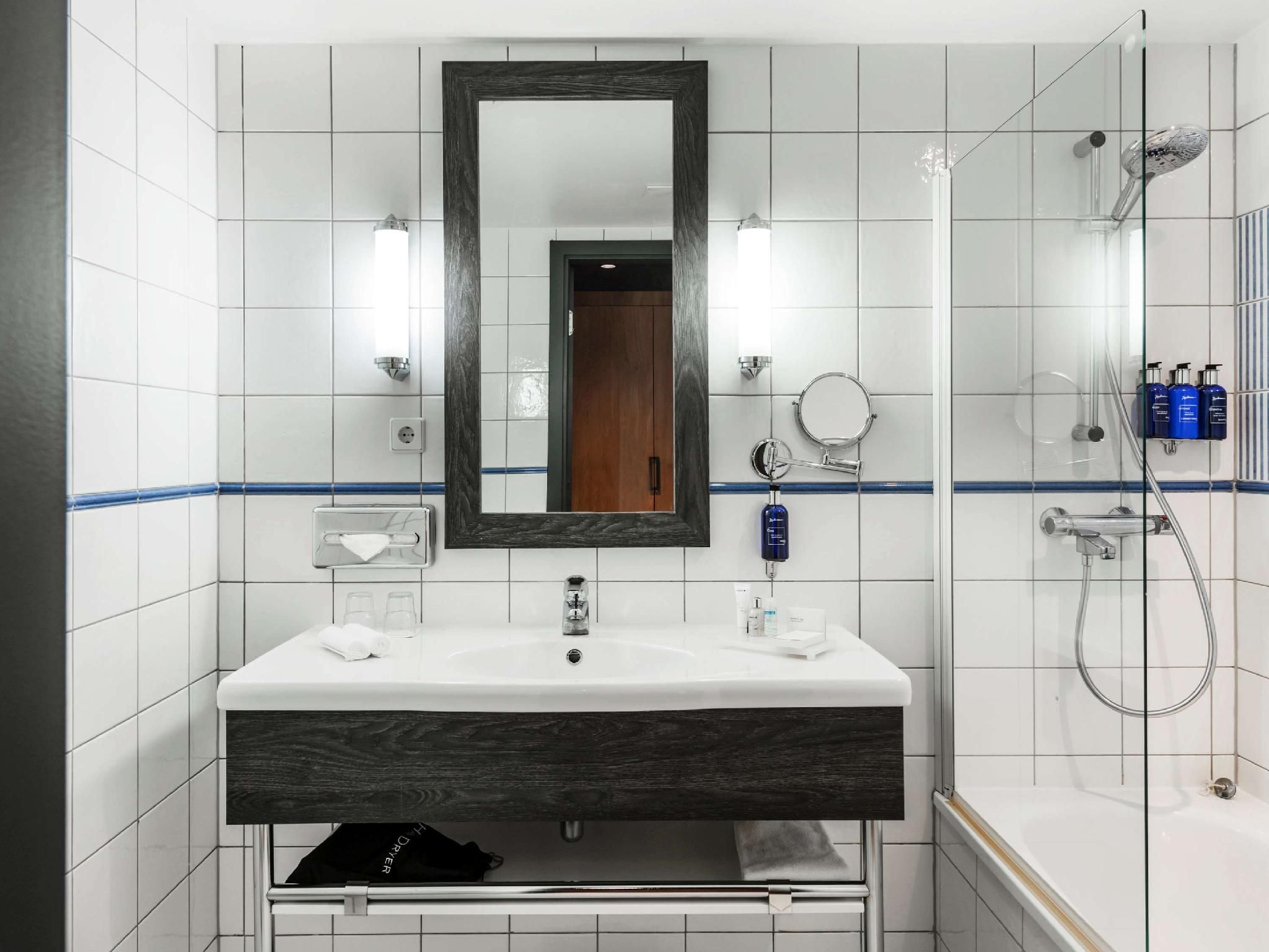 Privilege room with a queen bed