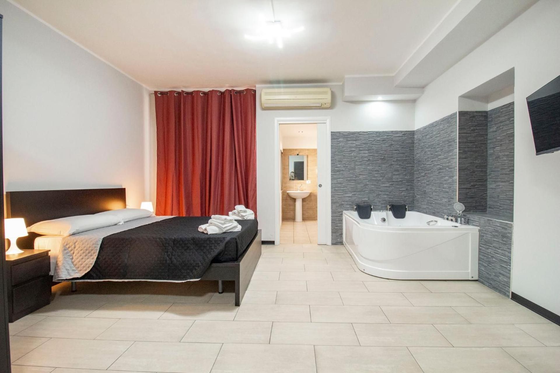 Queen Room with Spa Bath