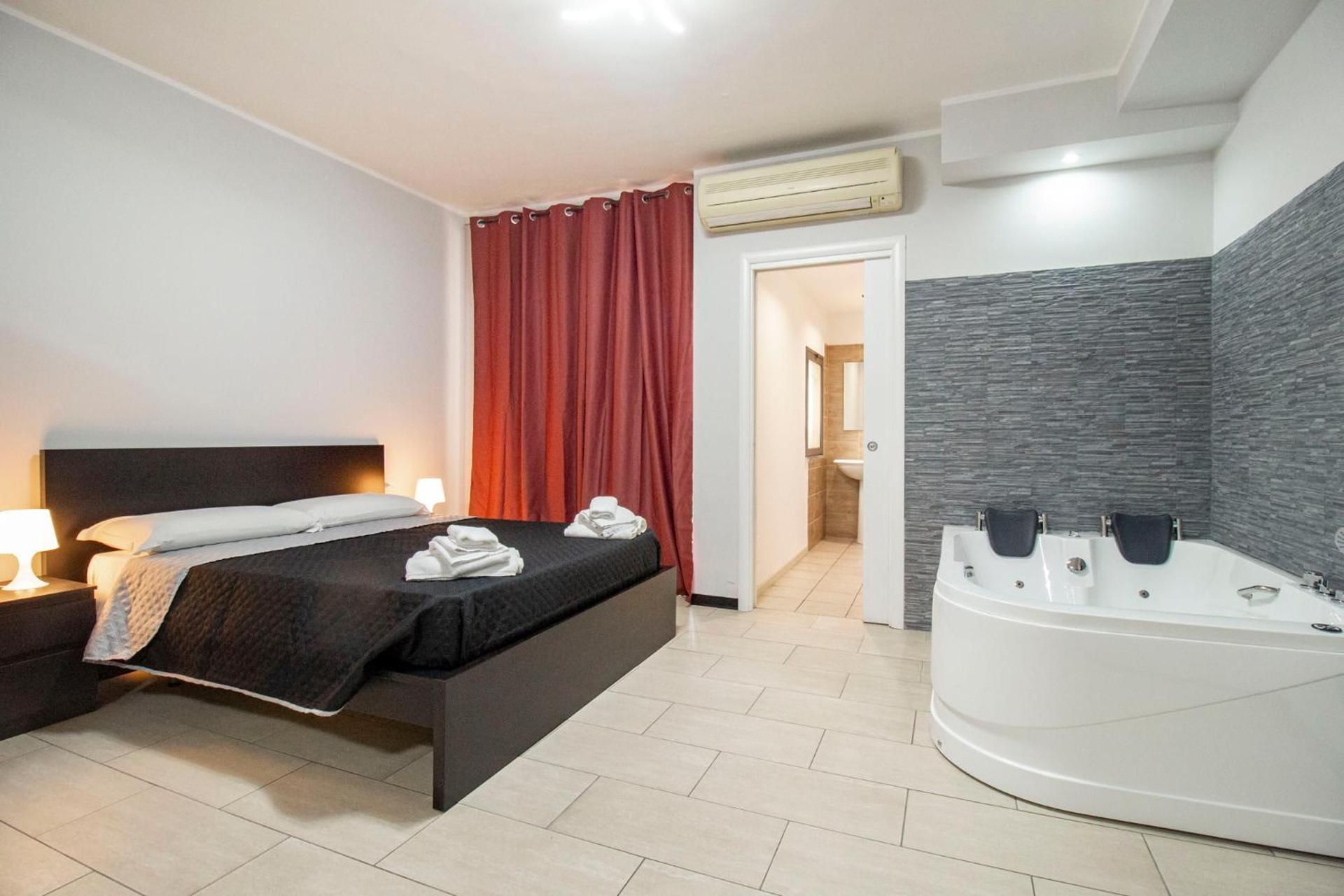 Queen Room with Spa Bath