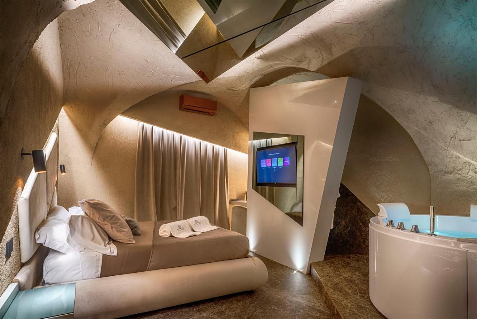 Queen Room with Spa Bath